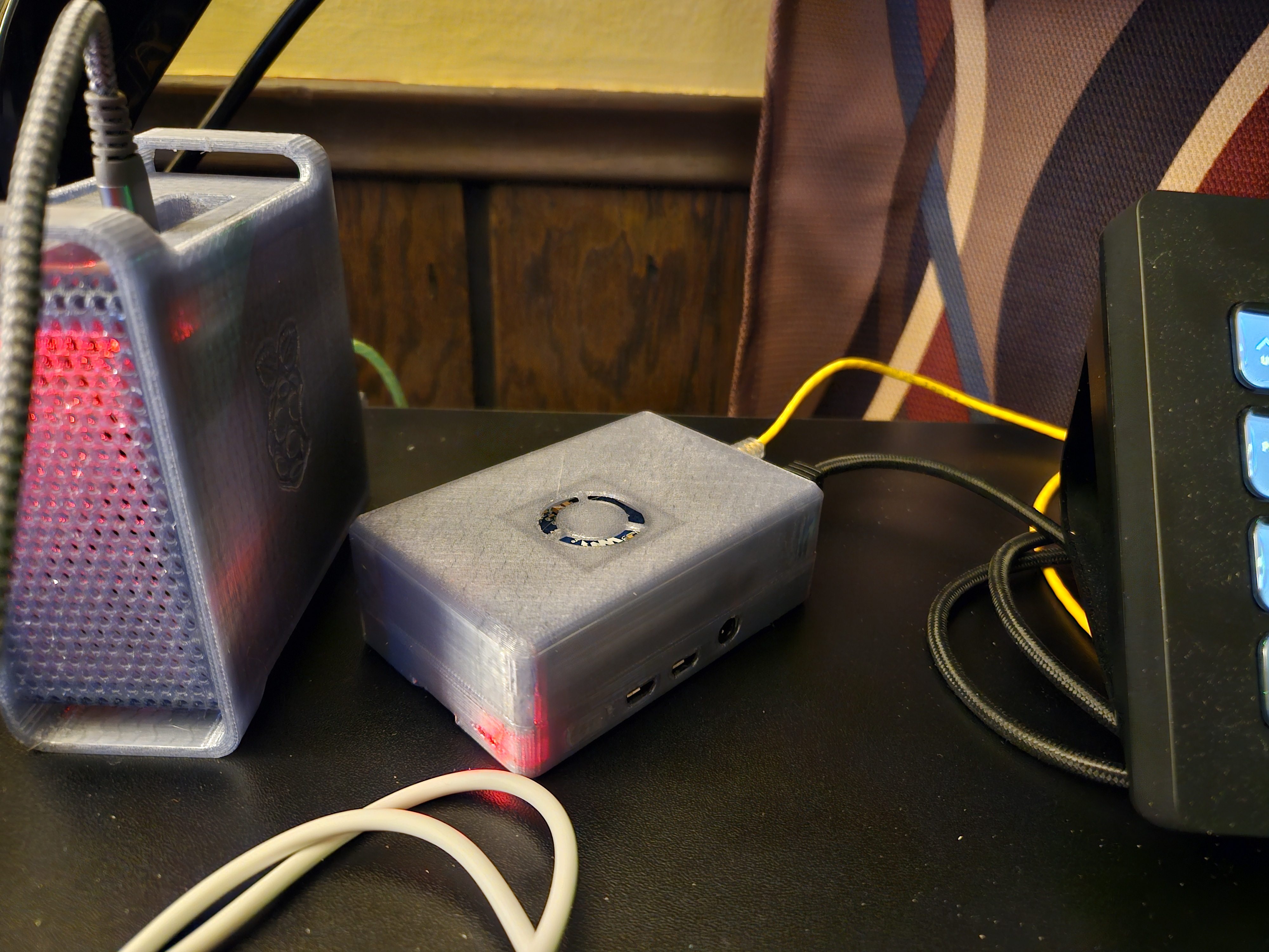 Raspberry Pi 4 B + Waveshare PoE HAT Case