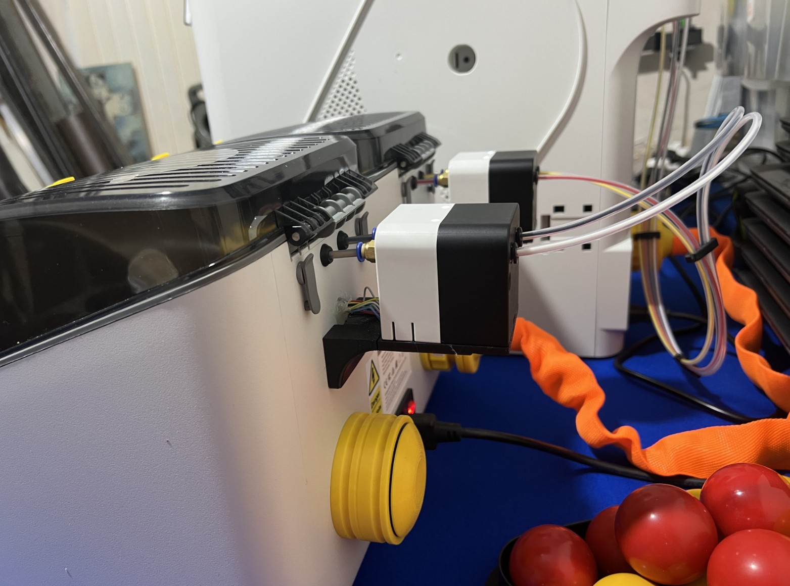 Snapmaker U1 feeder brackets for filament dryer.