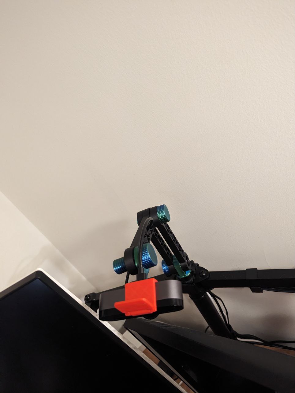 Pole mount for articulating arm