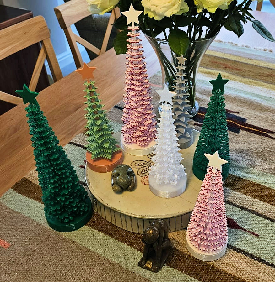 Miniatura 5 do modelo 3D Christmas tree - stackable, 'flowery' design pattern