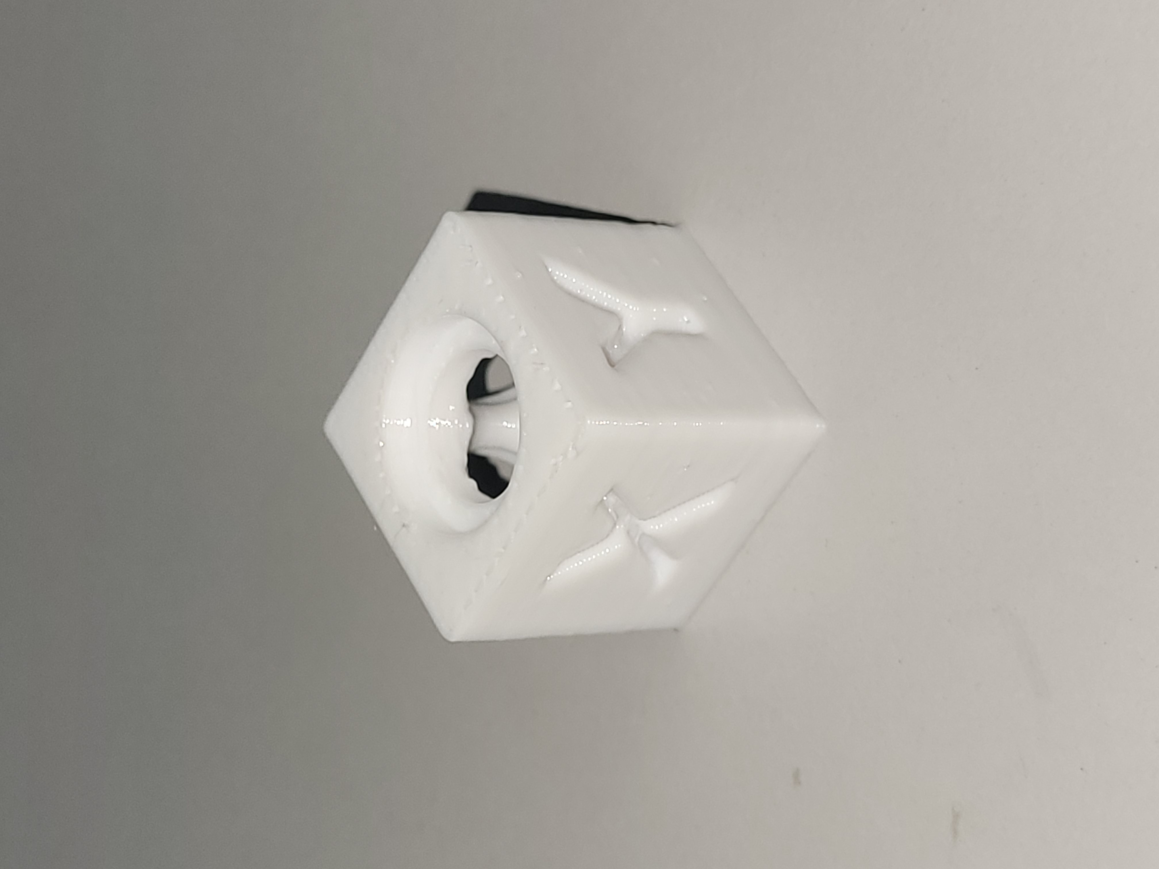 Calibration cube 20mm with hole by Saiful Majdy Download free STL