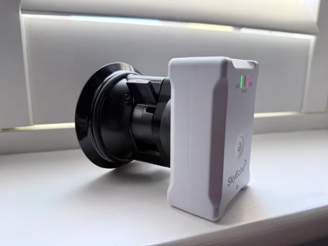 Airtag slot for RAM mount