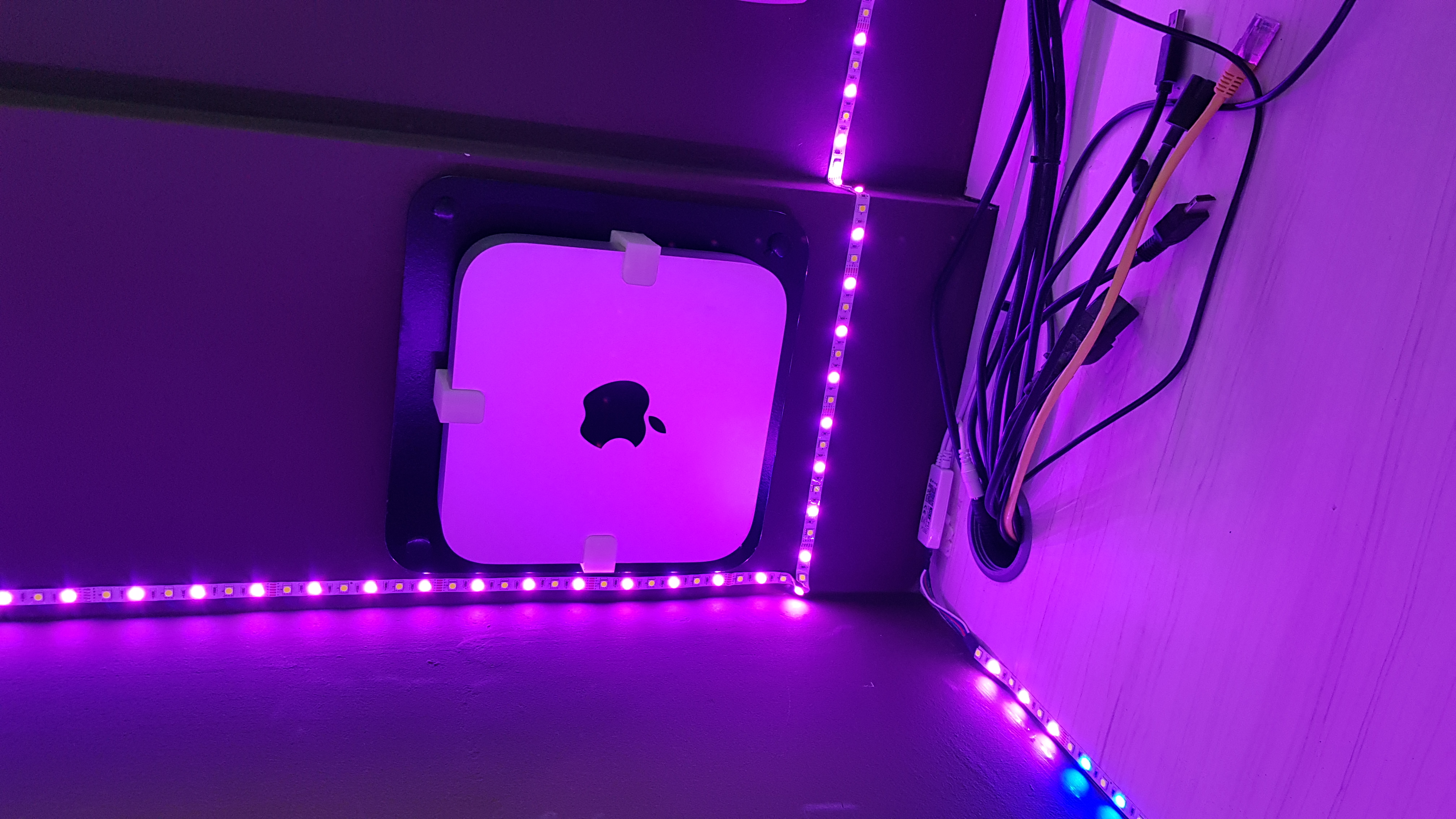 Soporte macmini pared