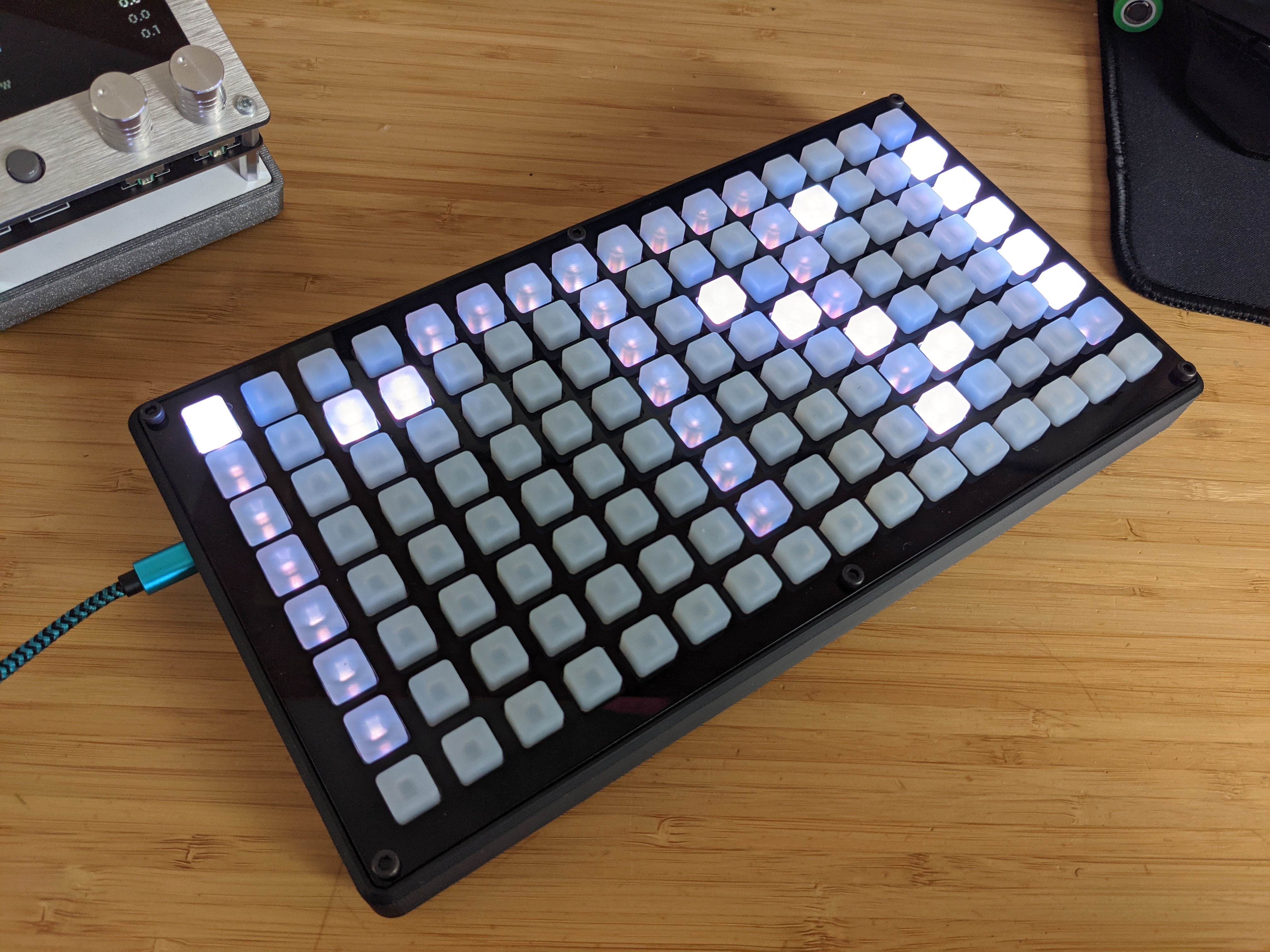 Neo-Grid Enclosure (Monome Grid clone)