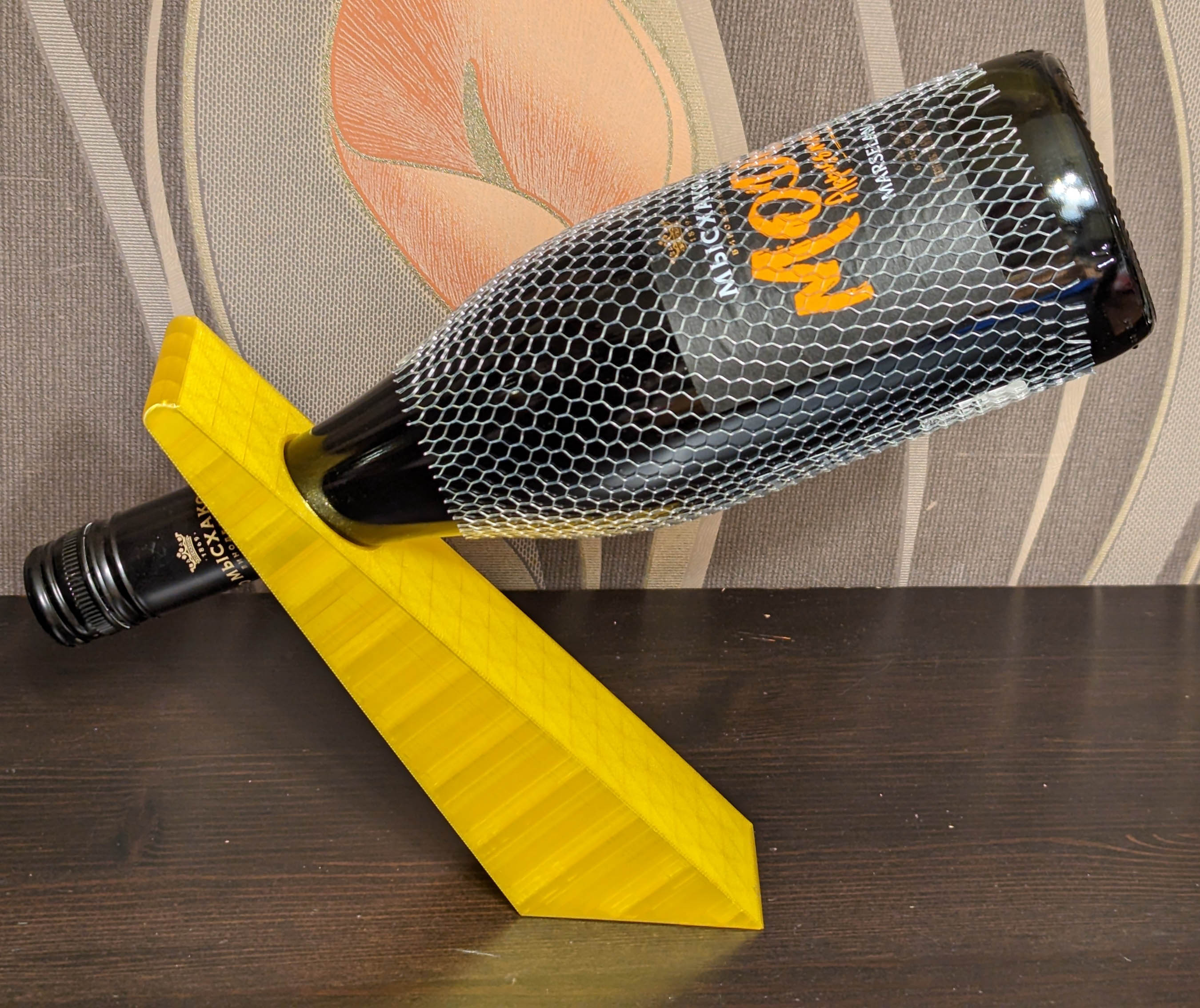 Wine bottle holder