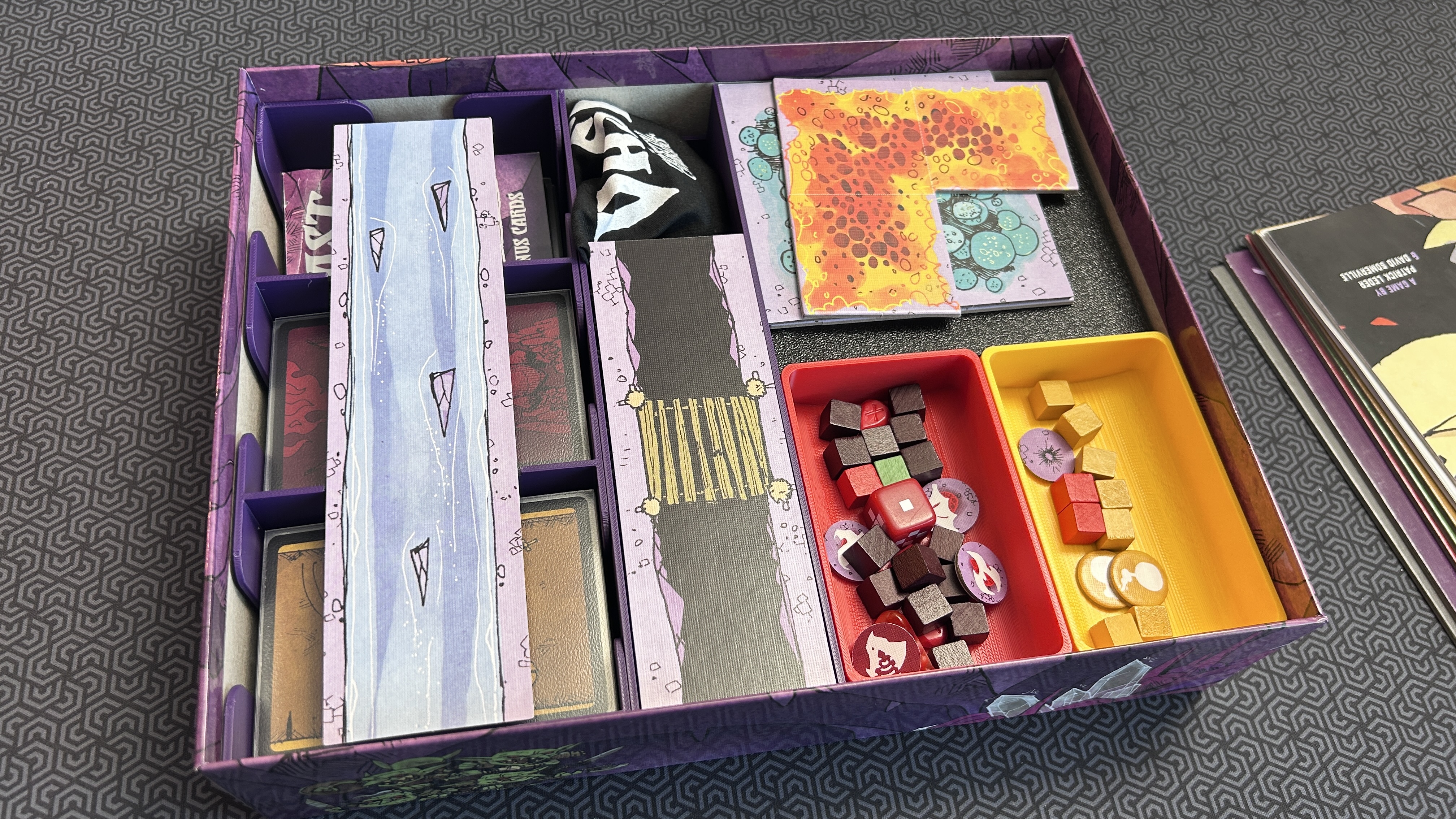 Vast: The Crystal Caverns Board Game Insert