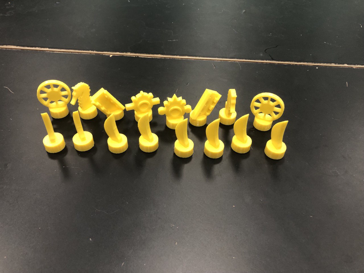 Themed chess "Piranha"