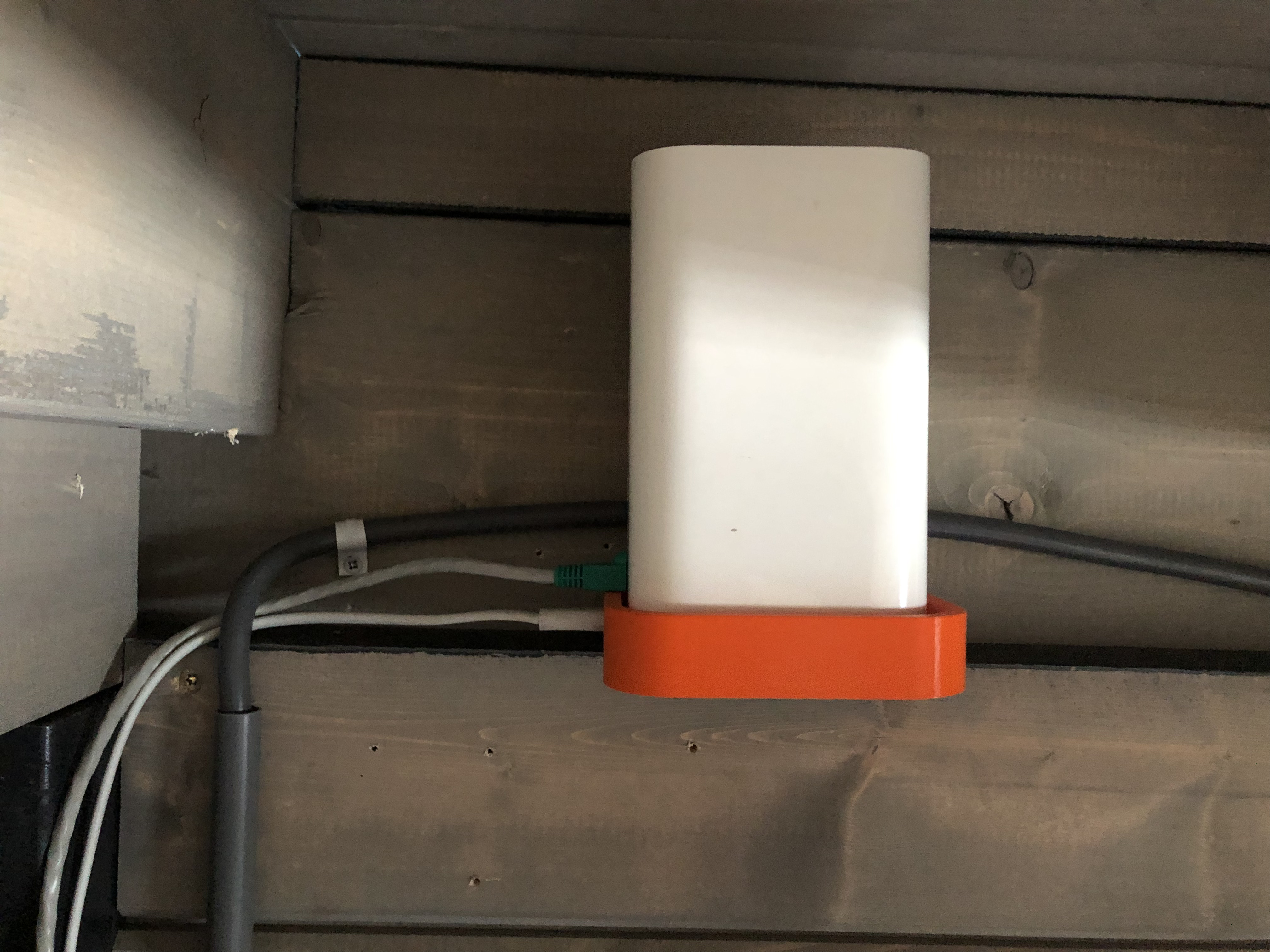 Miniatura 2 do modelo 3D Wall mount for Apple Time Capsule