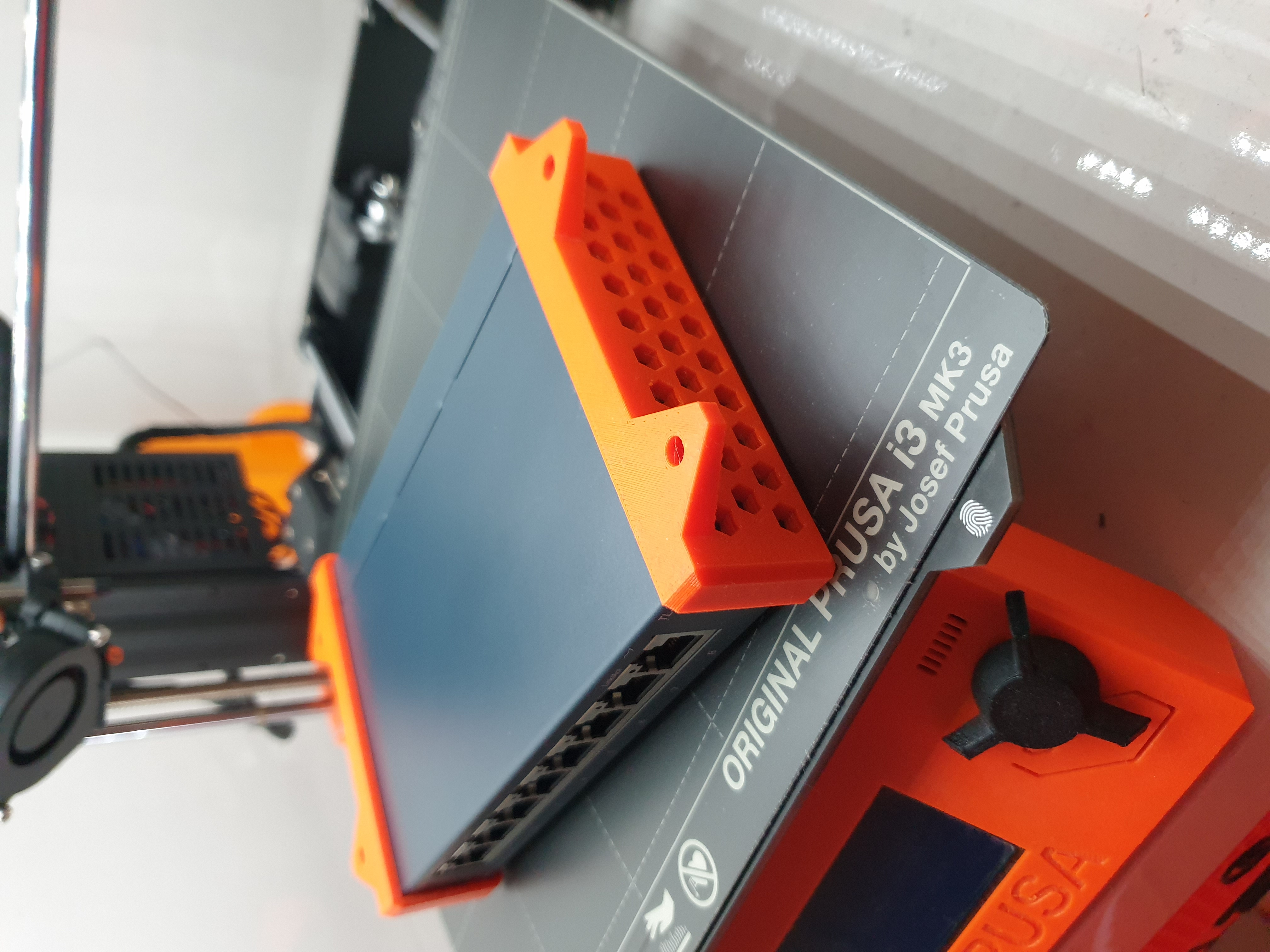 Miniatura 2 do modelo 3D Ethernet switch holder