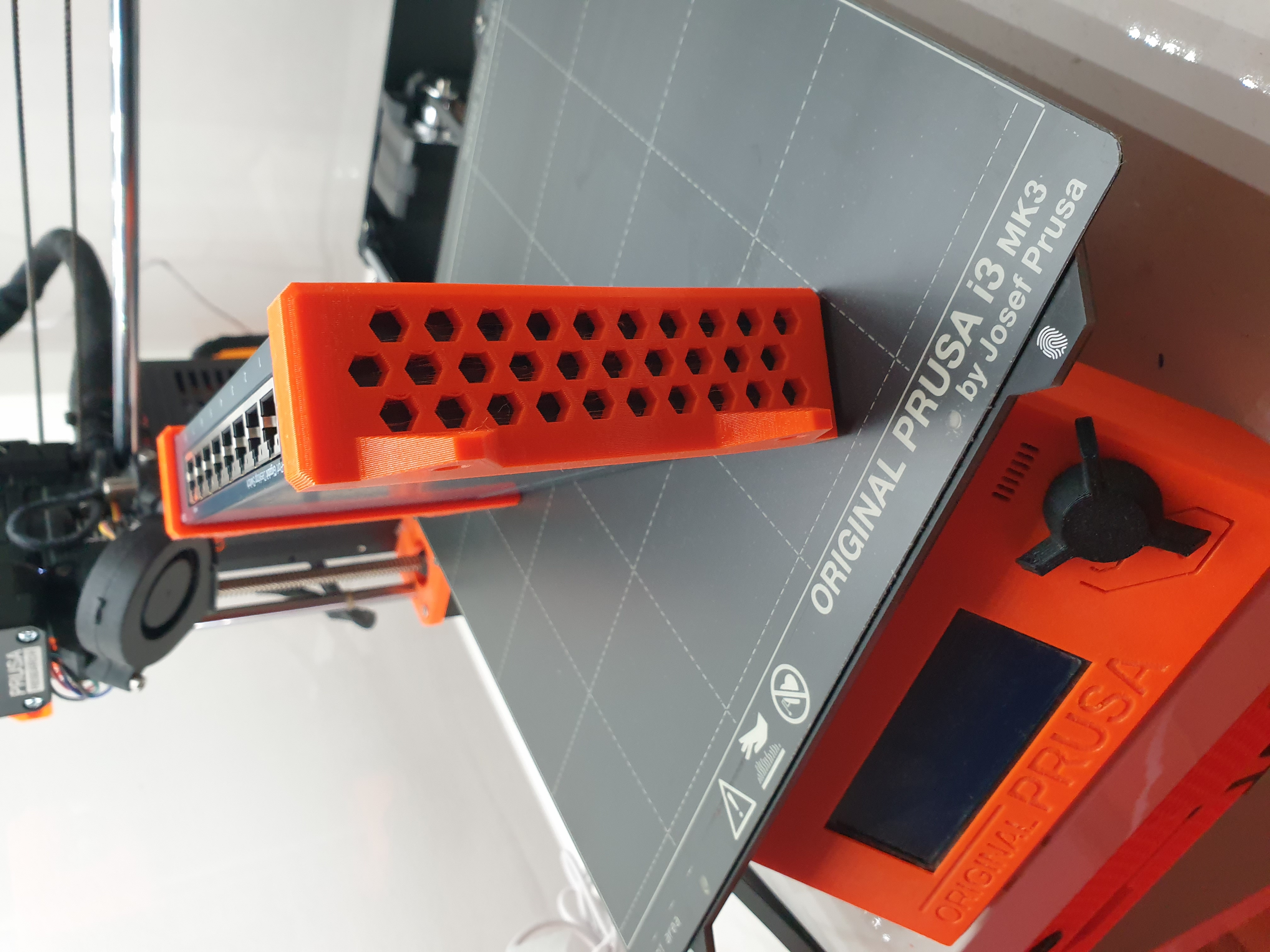 Miniatura 5 do modelo 3D Ethernet switch holder