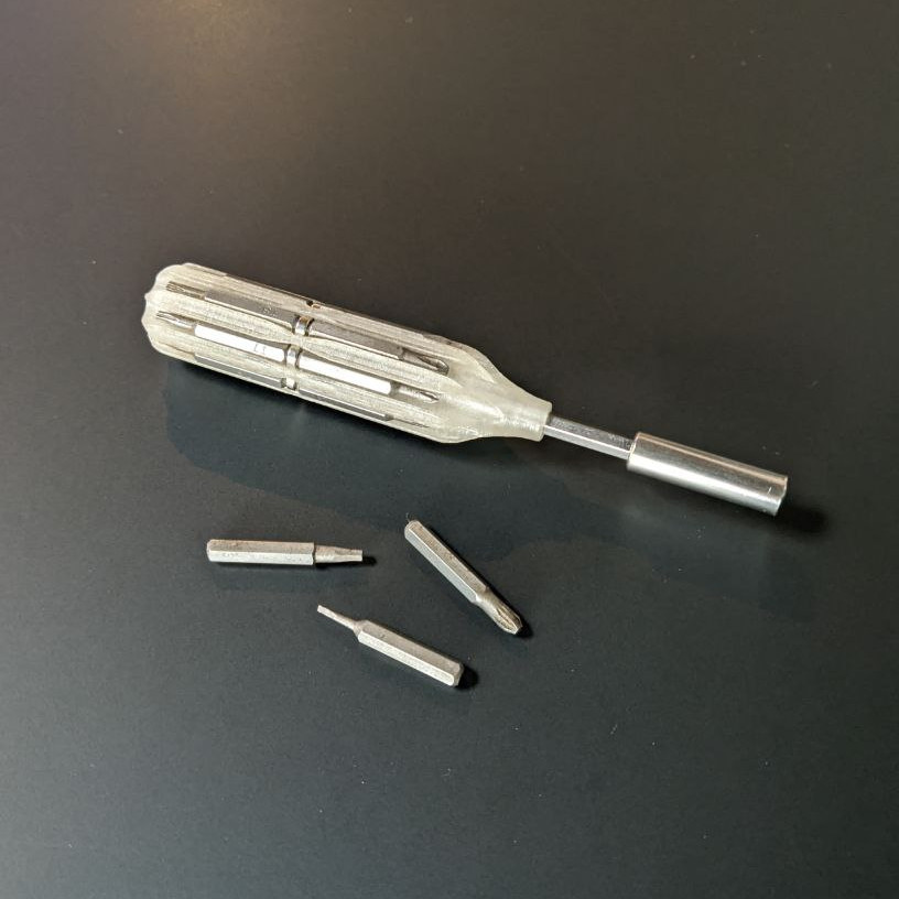 pocket-screwdriver-with-integrated-16-hex-bit-holder-by-bonnee