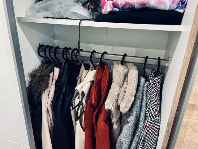 Foldable coat hanger