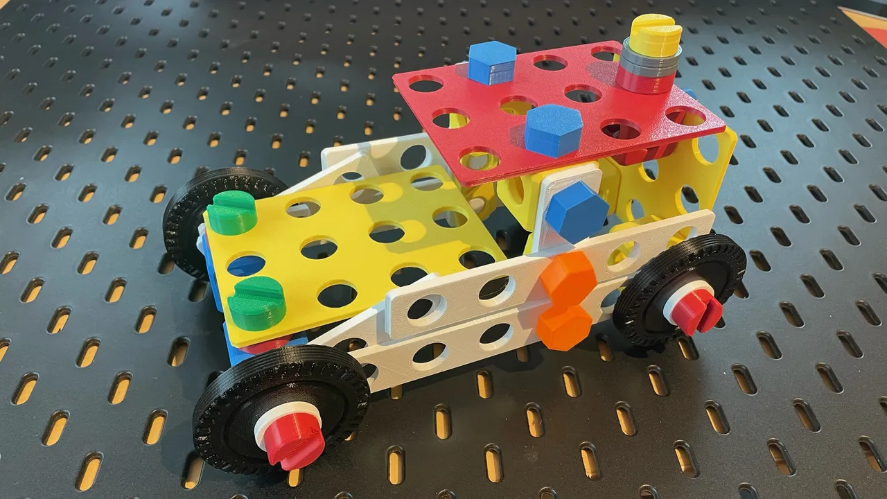 BUILDfinity construction play for kids // Konstruktions-Spiel für
