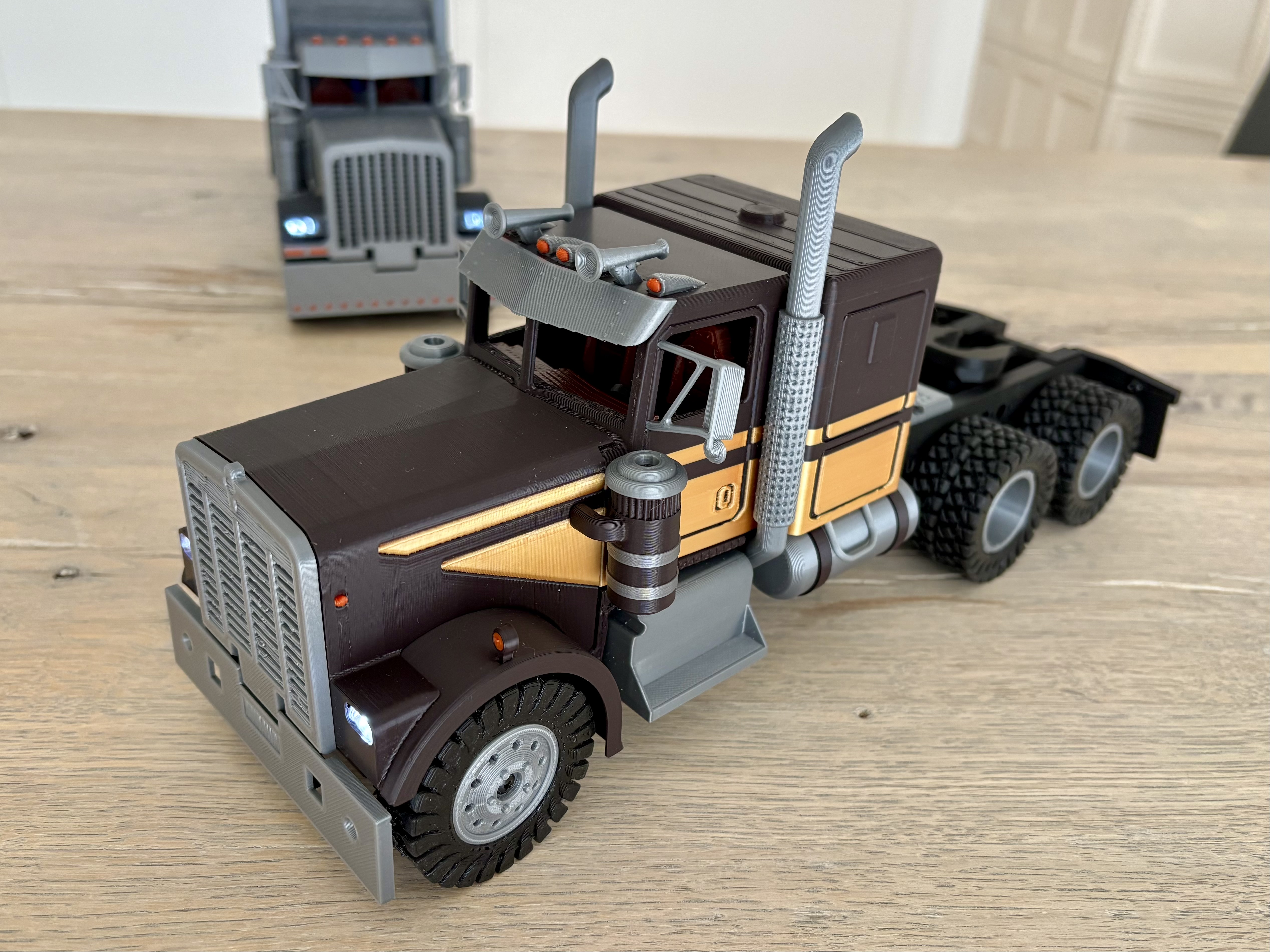 Smokey and the Bandit - Kenworth W900A for the RC SemiTruck