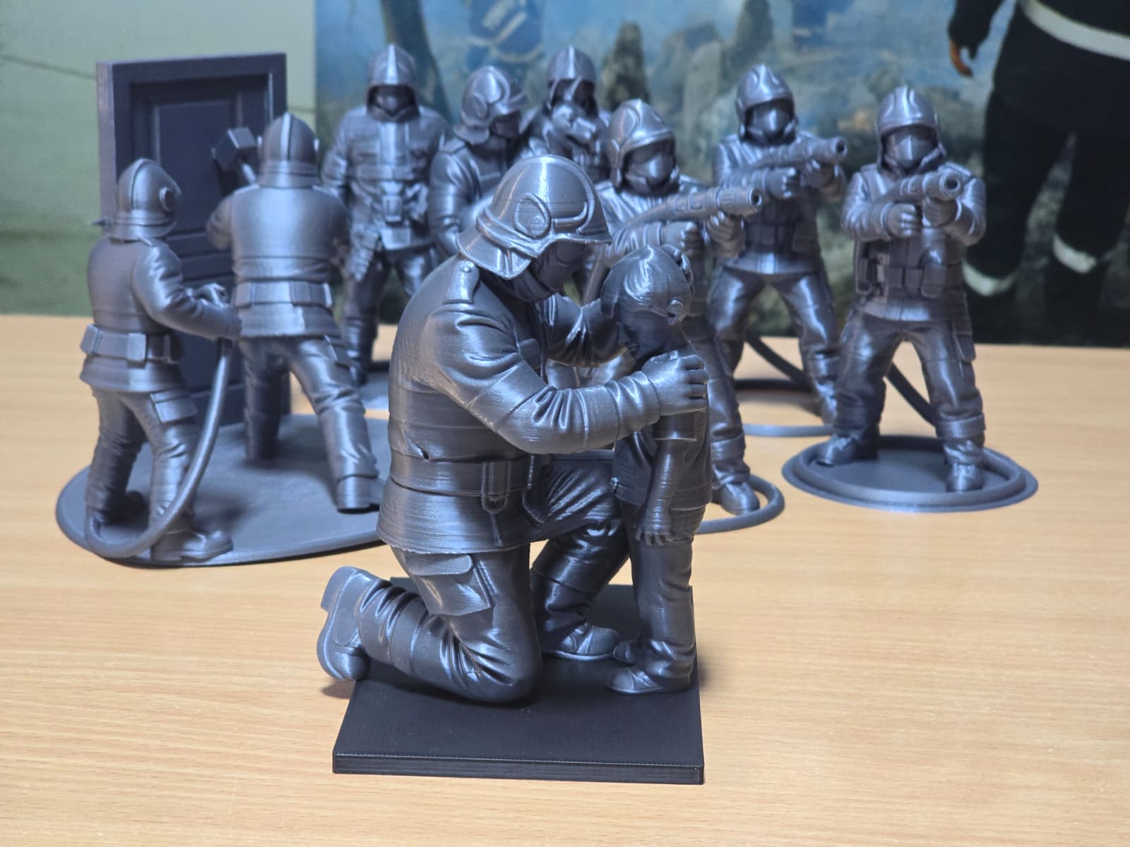 Firefighter Rescuing Child – Figurine