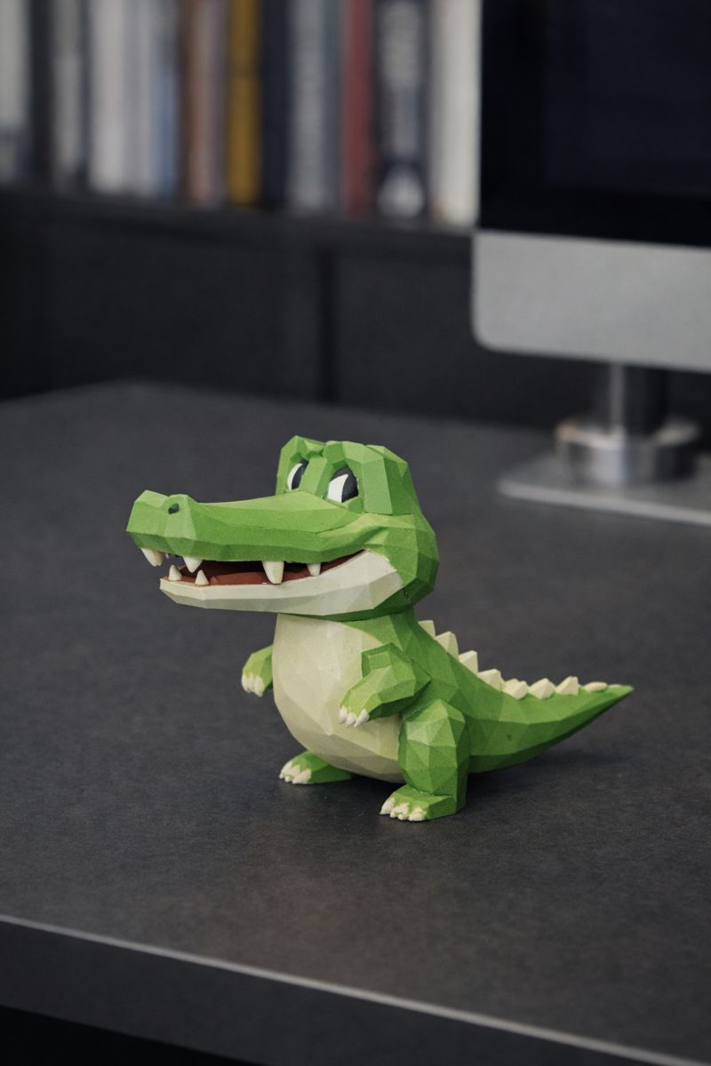 Geometric Crocodile Figure (Low Poly)
