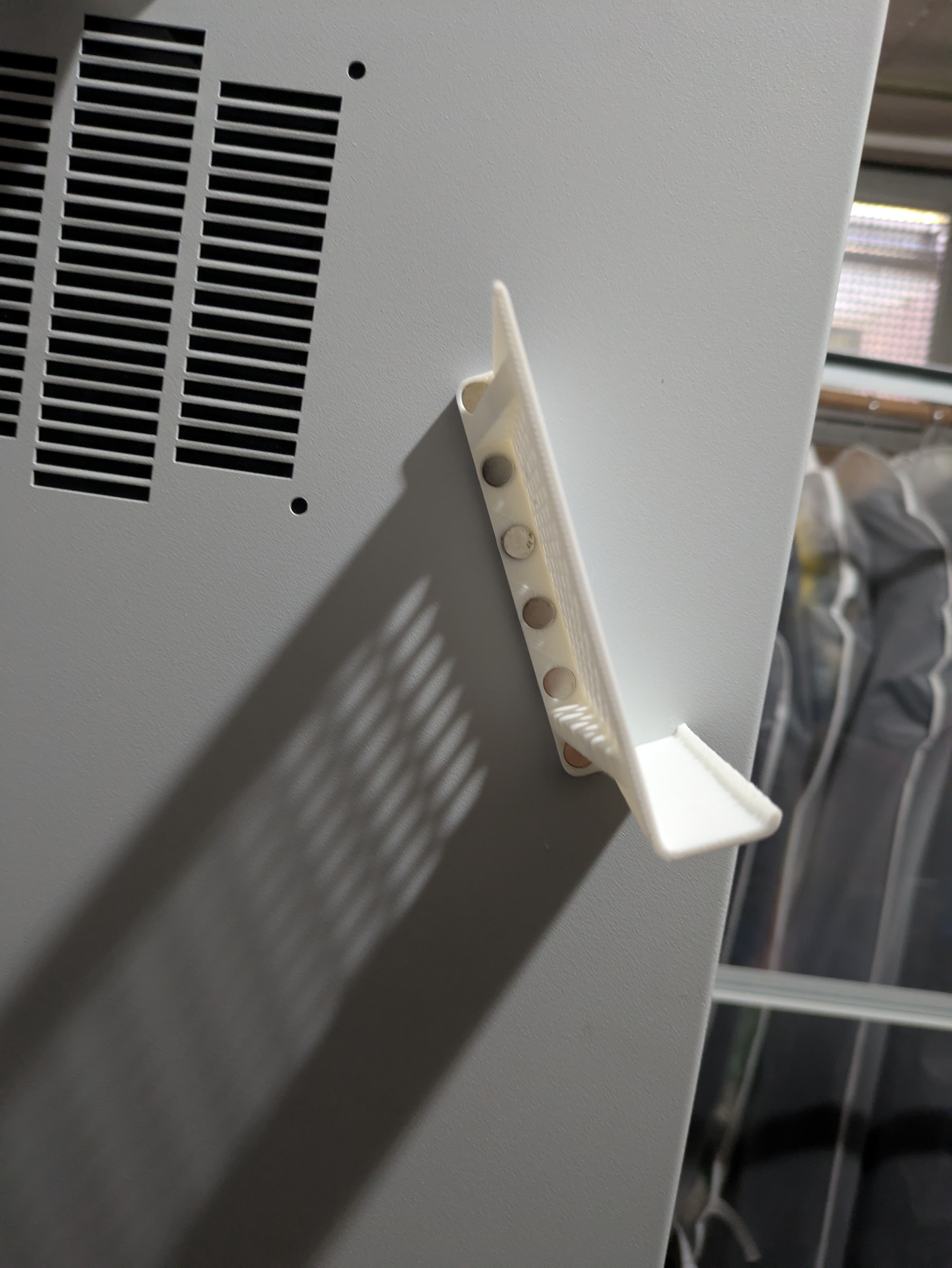 Magnetically mounted Phone holder — miniatura 2