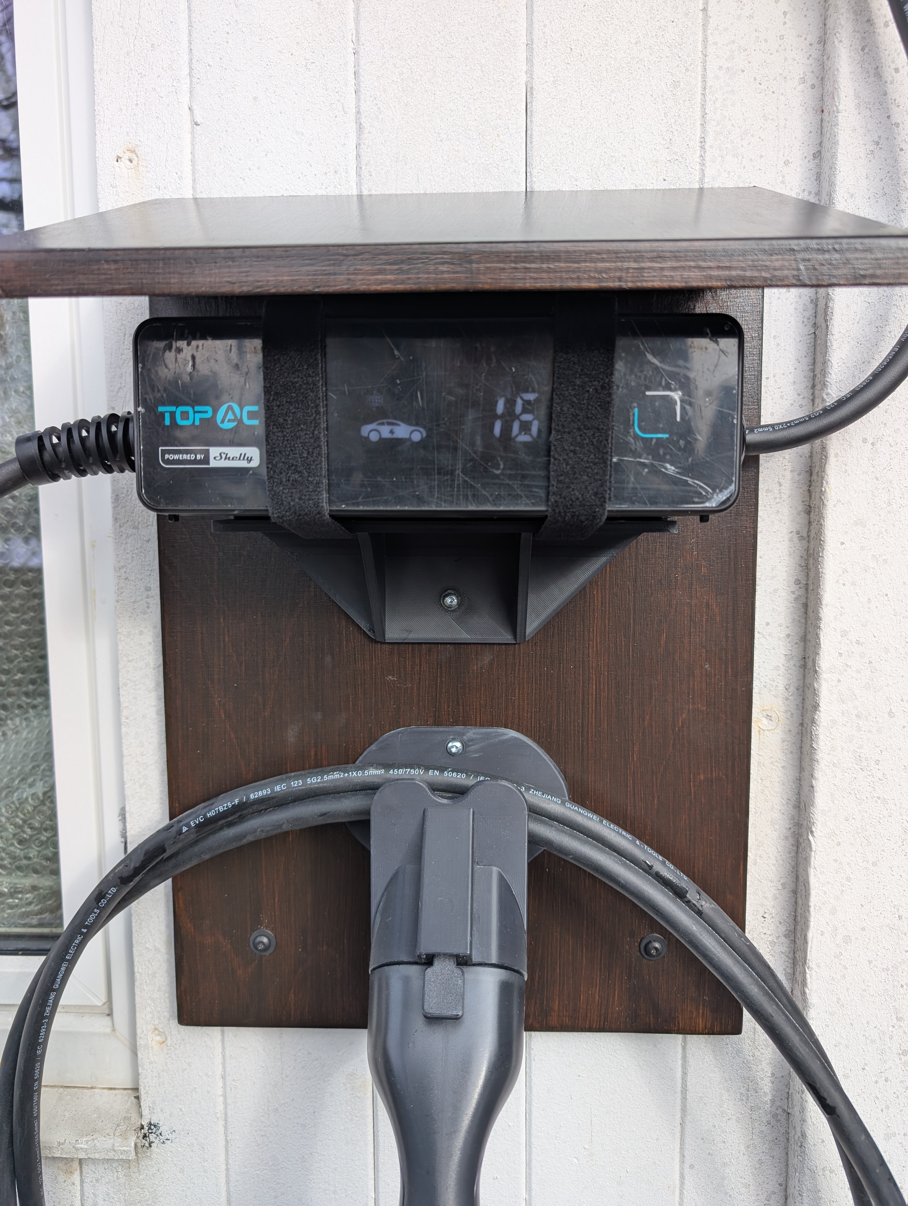Wall Mount Shelly TopAC EVE01-11R Portable EV Charger