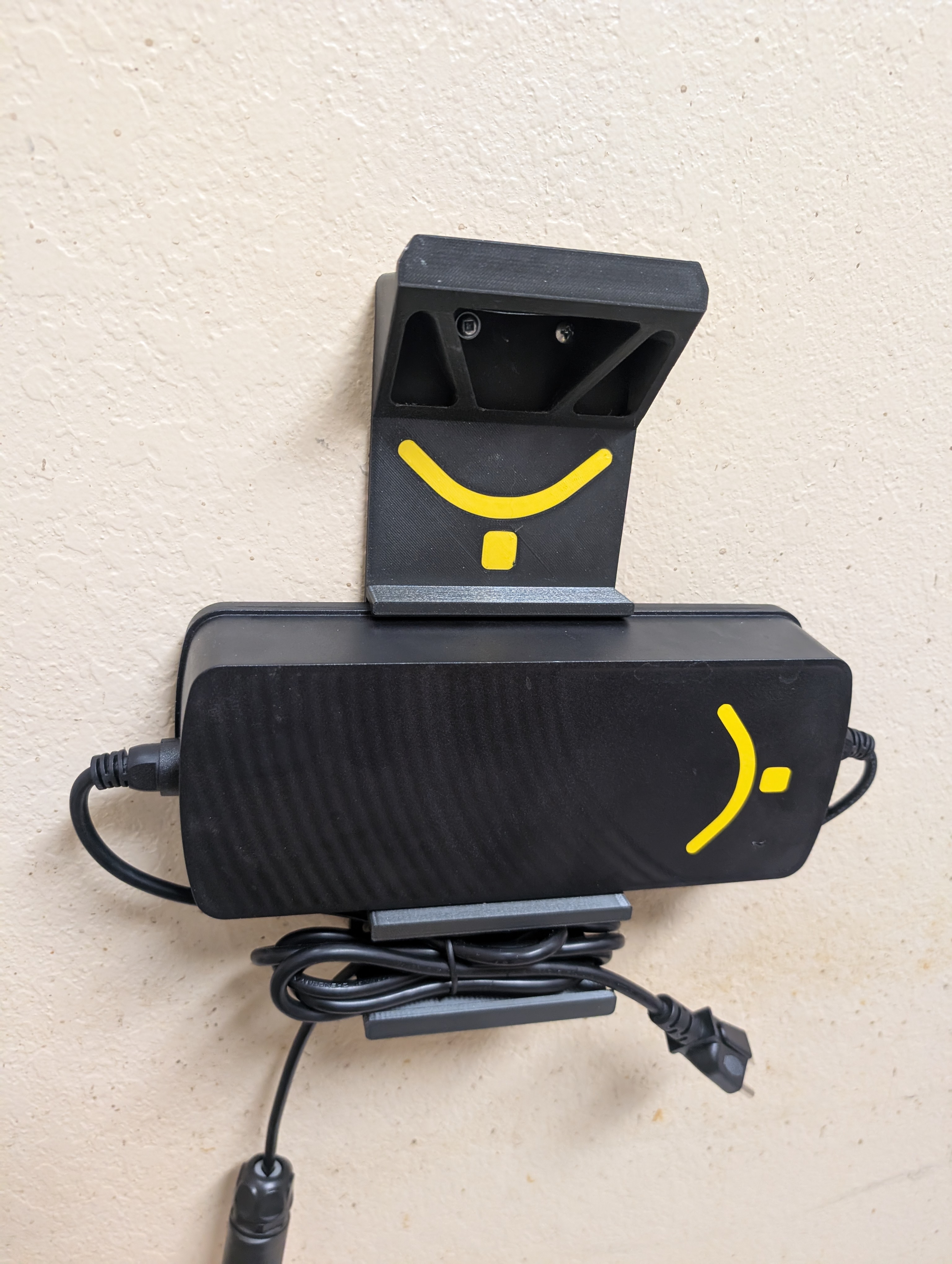 Yarbo SAM & Wired Charger Wallmount