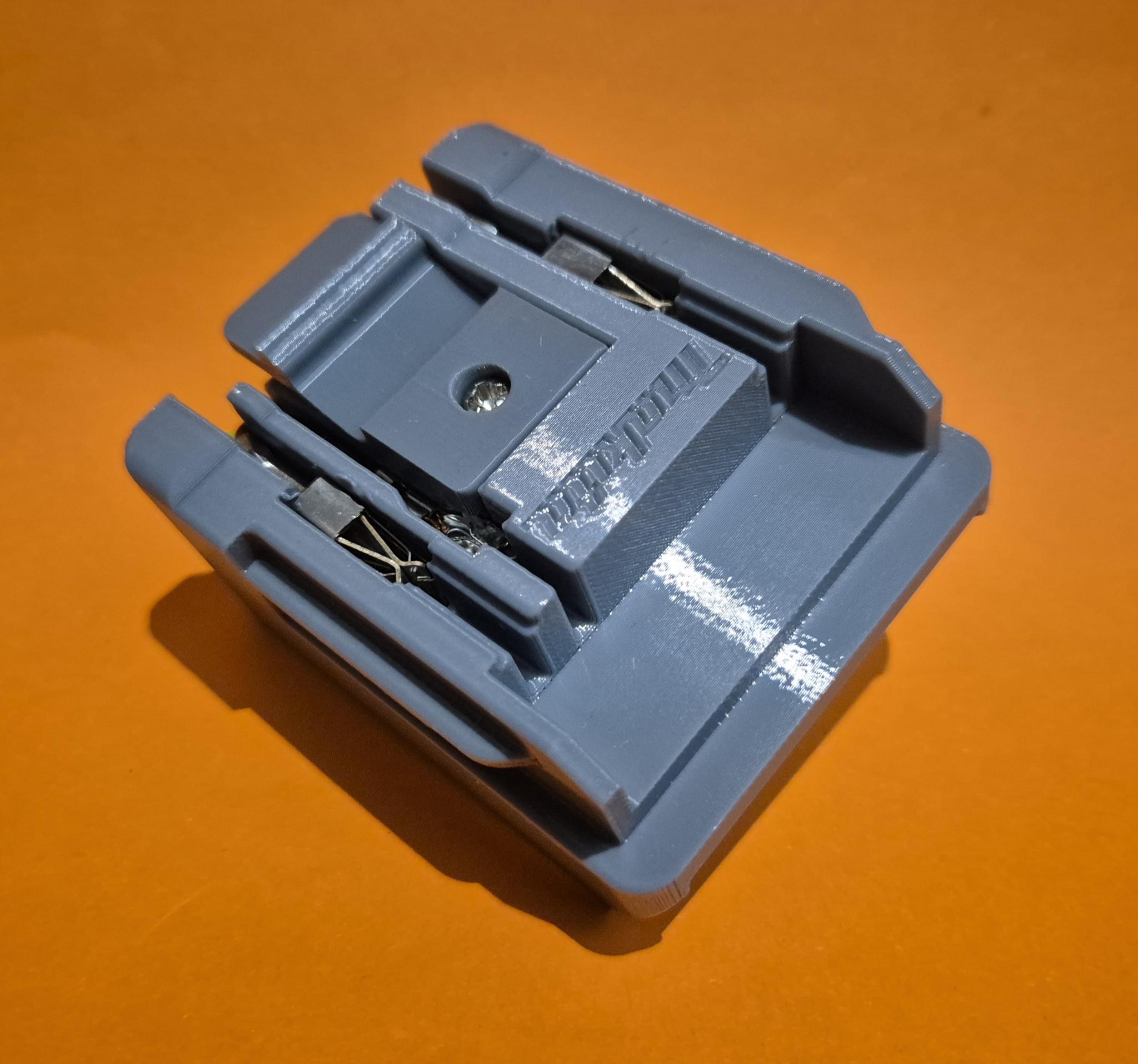 Skil PWRCORE 20 battery to Makita LXT tools adaptor
