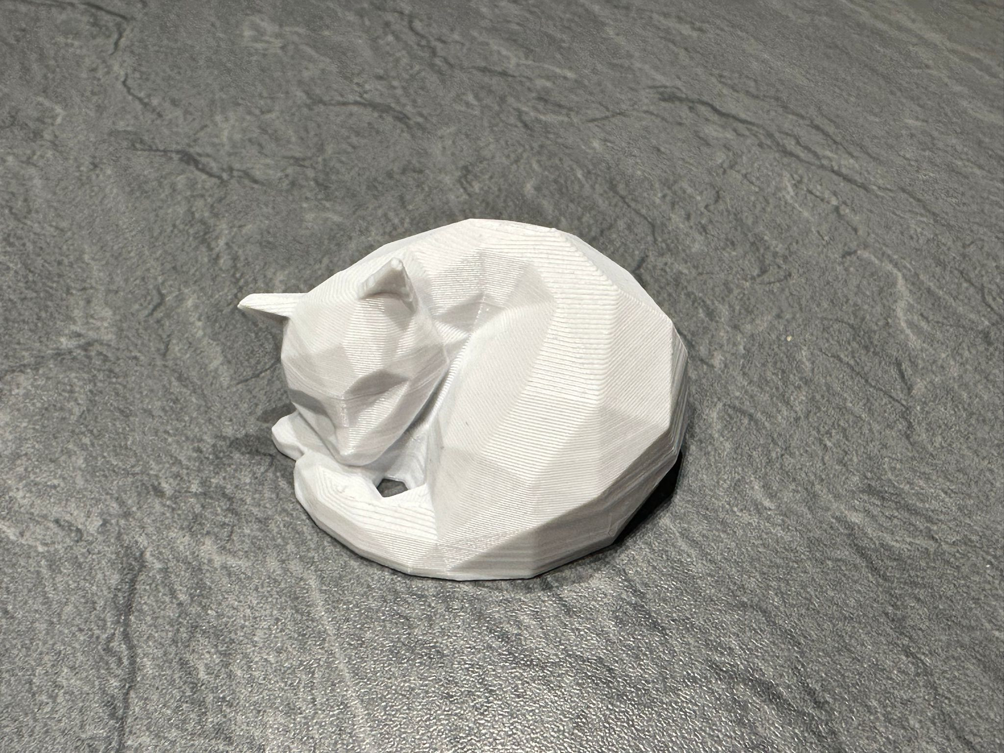 Low Poly Cute Sleeping Cat (No Supports) por Matthias L | Descargar ...