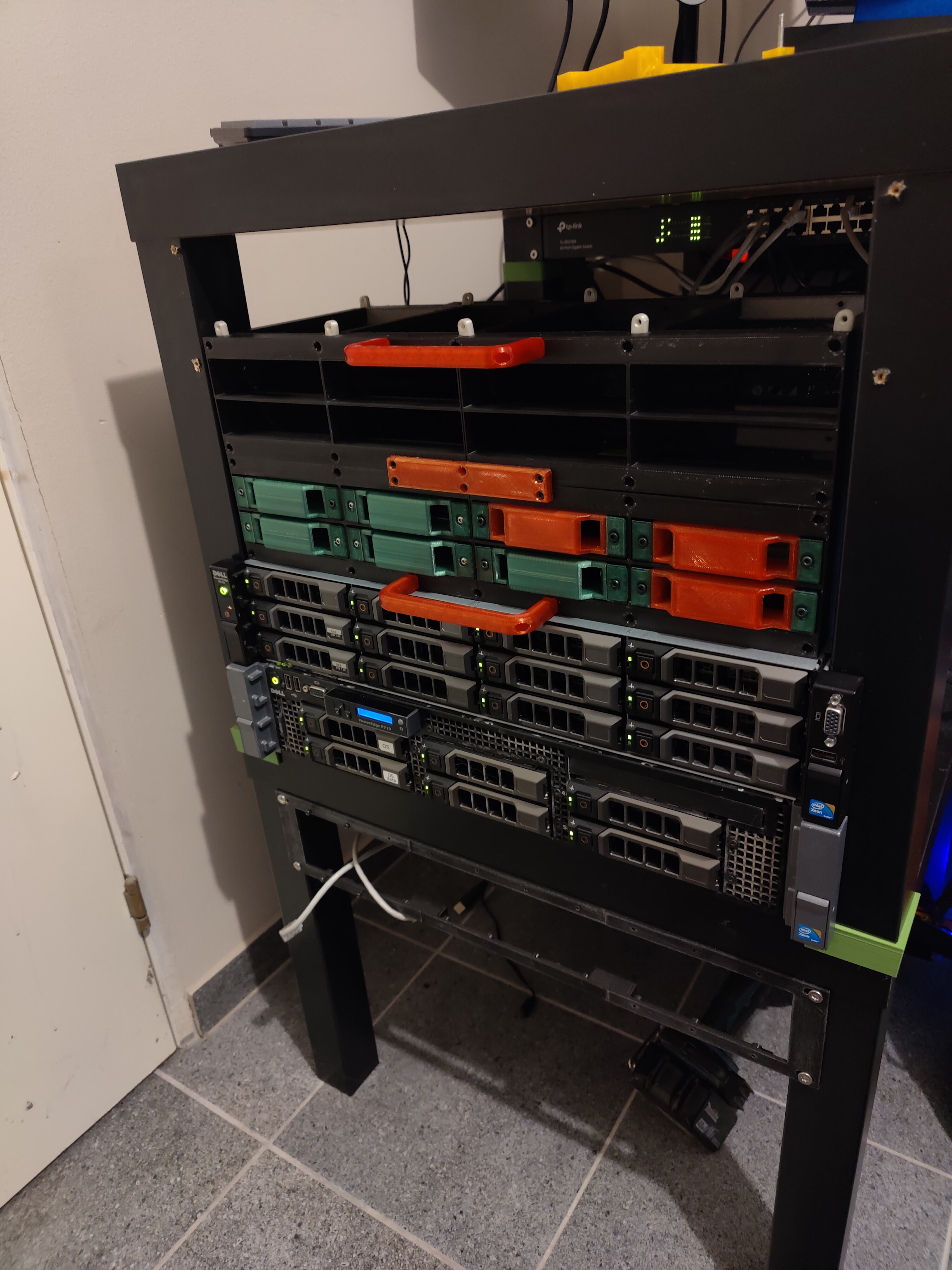 Miniatura 2 do modelo 3D Stackable HDD Enclosure with Backplane