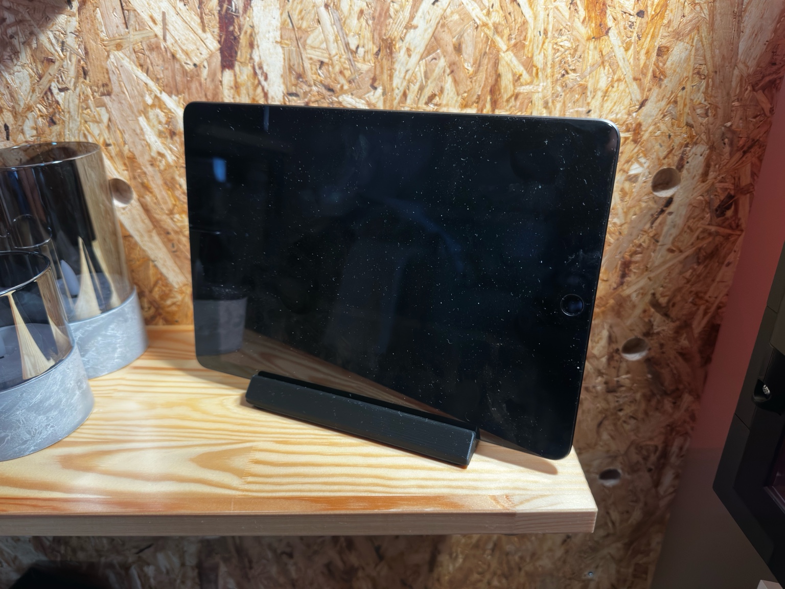Slim Tablet Holder (6 / 8 / 10 / 12 mm Slot)