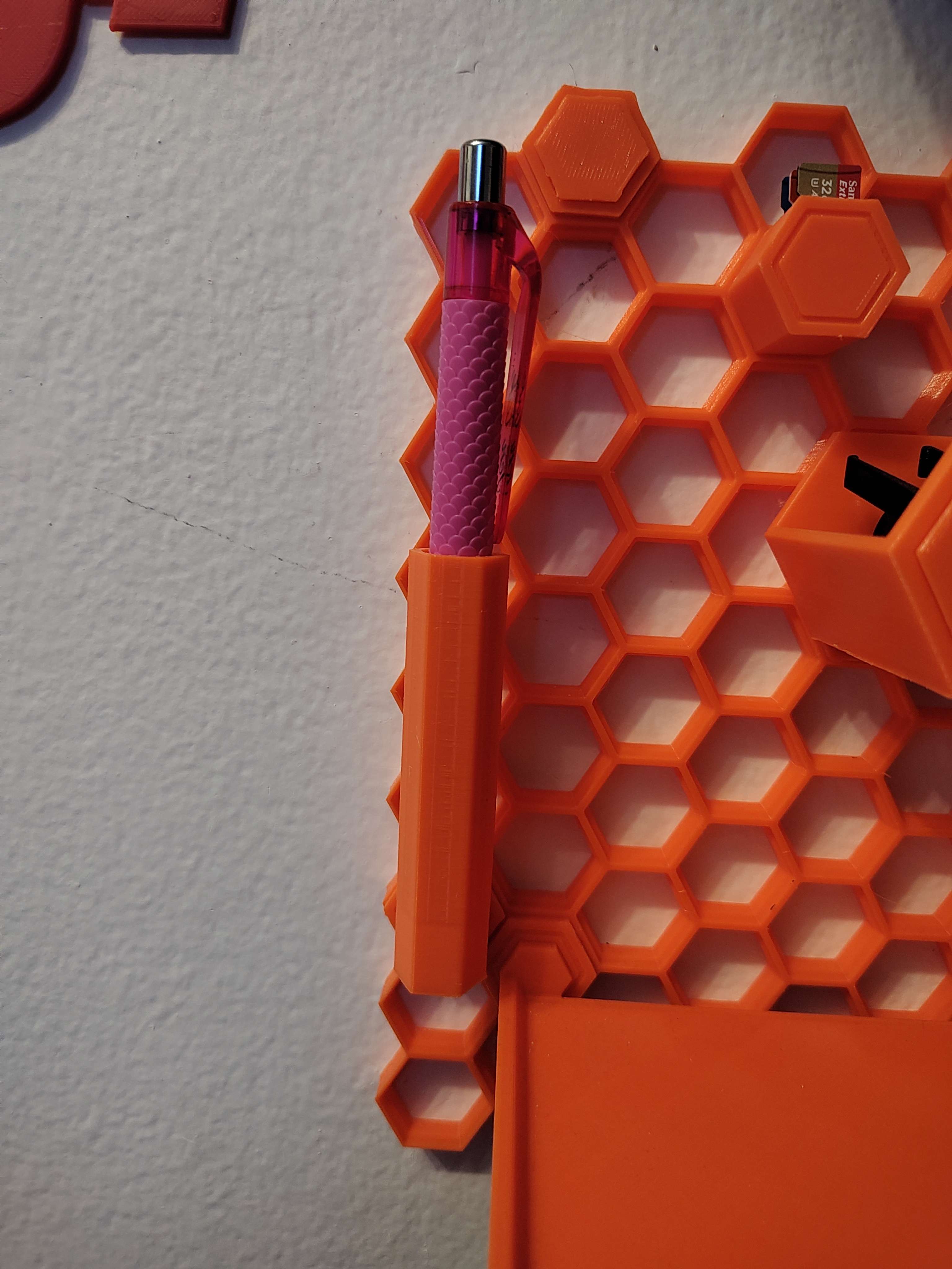 Honeycomb wall- Pen holder