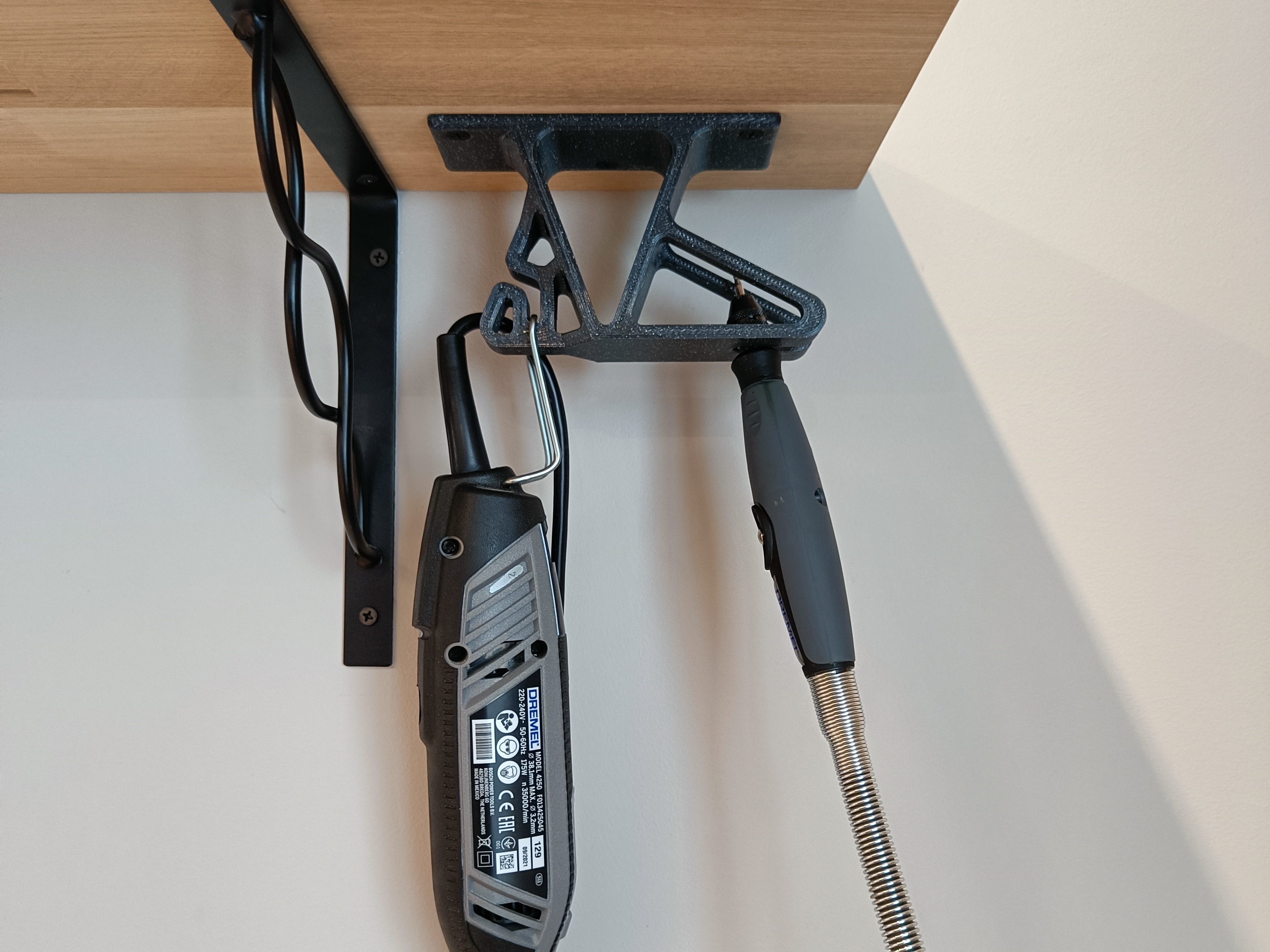 Under-shelf Dremel & chuck holder (with parametric model)