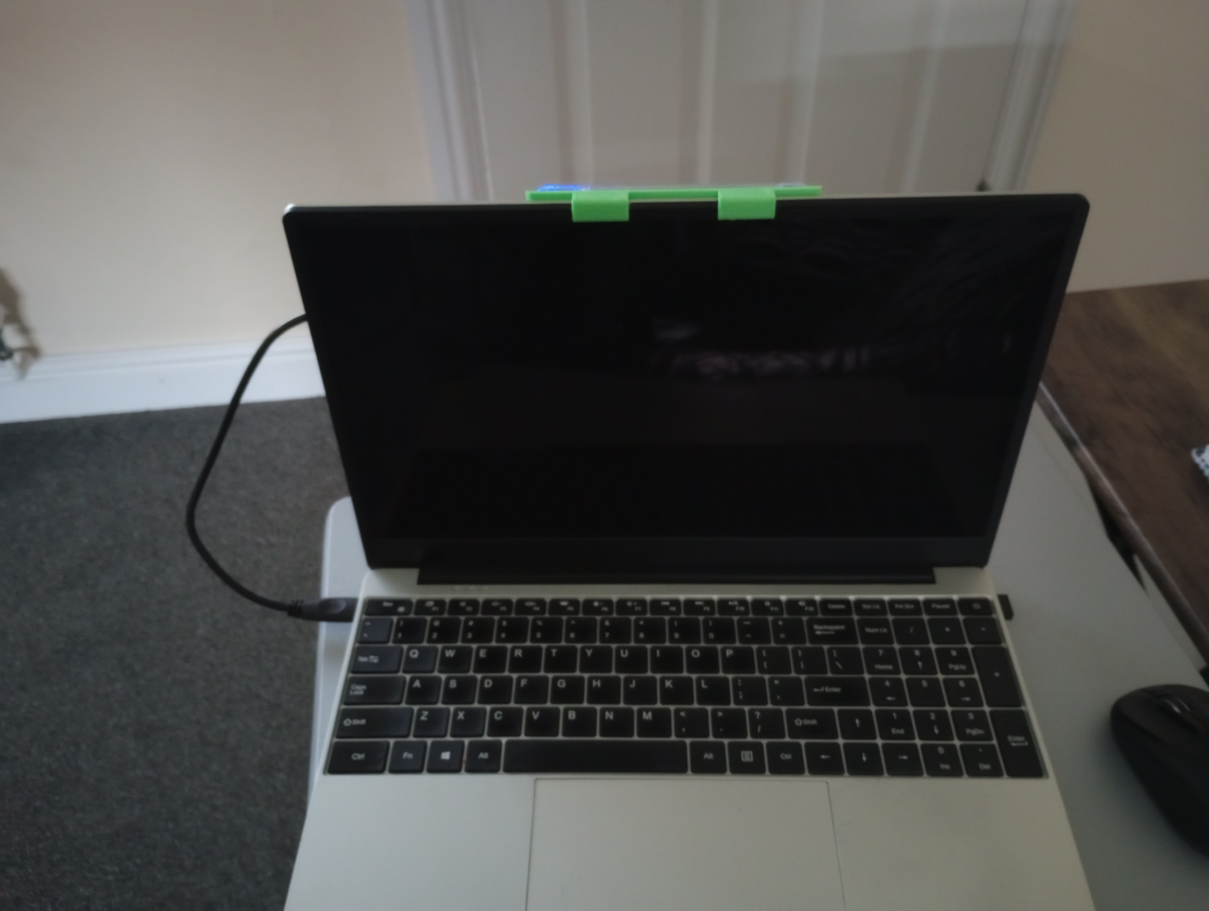 External Hard drive holder for laptop by Craigipus McKegipus Download