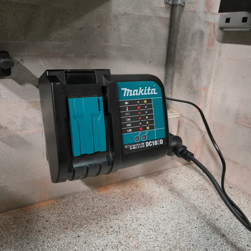 Makita charger mount for DC18SD charger by Rasmus Download free