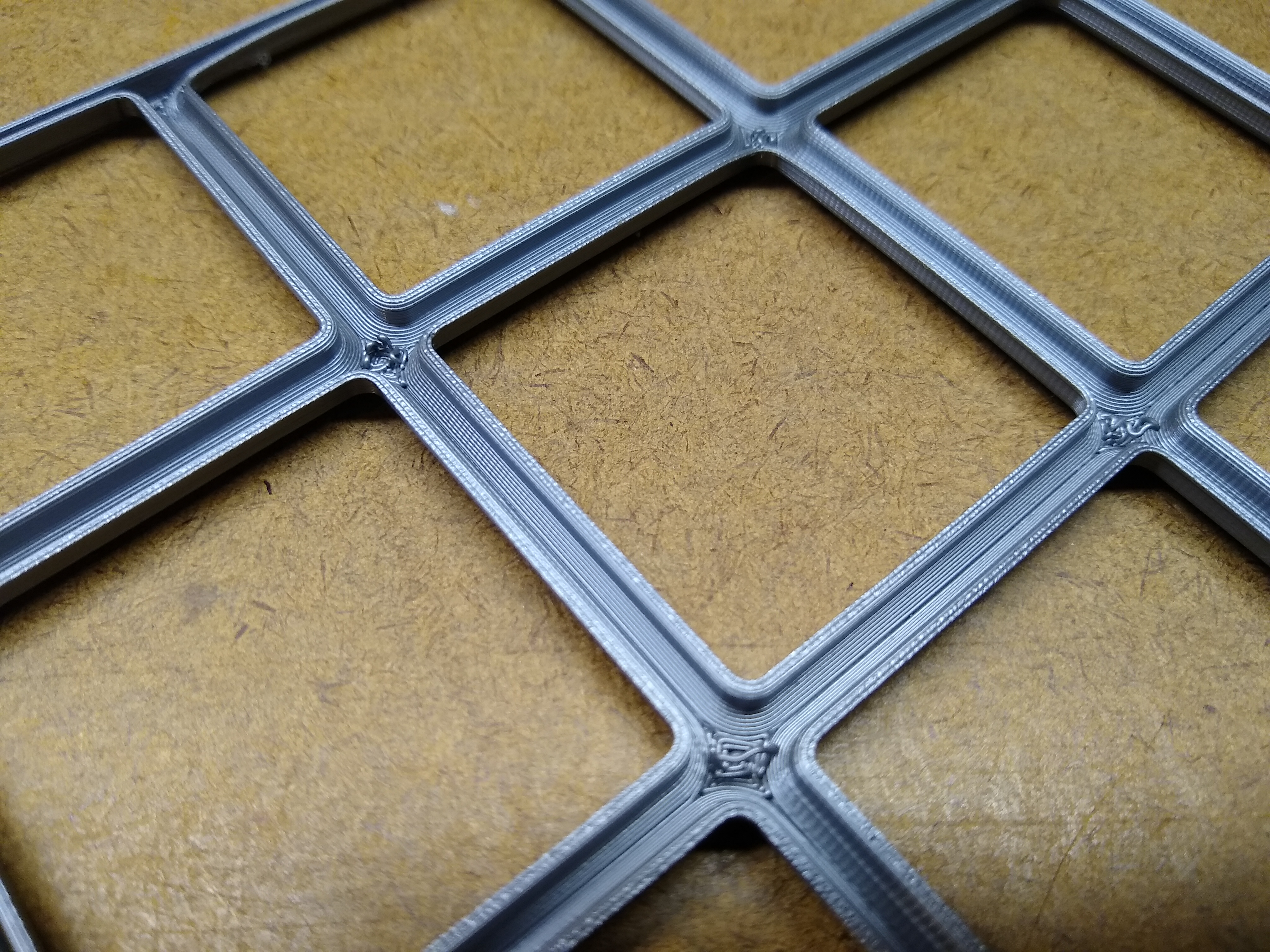 Miniatura 3 do modelo 3D EXTREMELY LIGHT Gridfinity Baseplate (Parametric) with Bridging Support