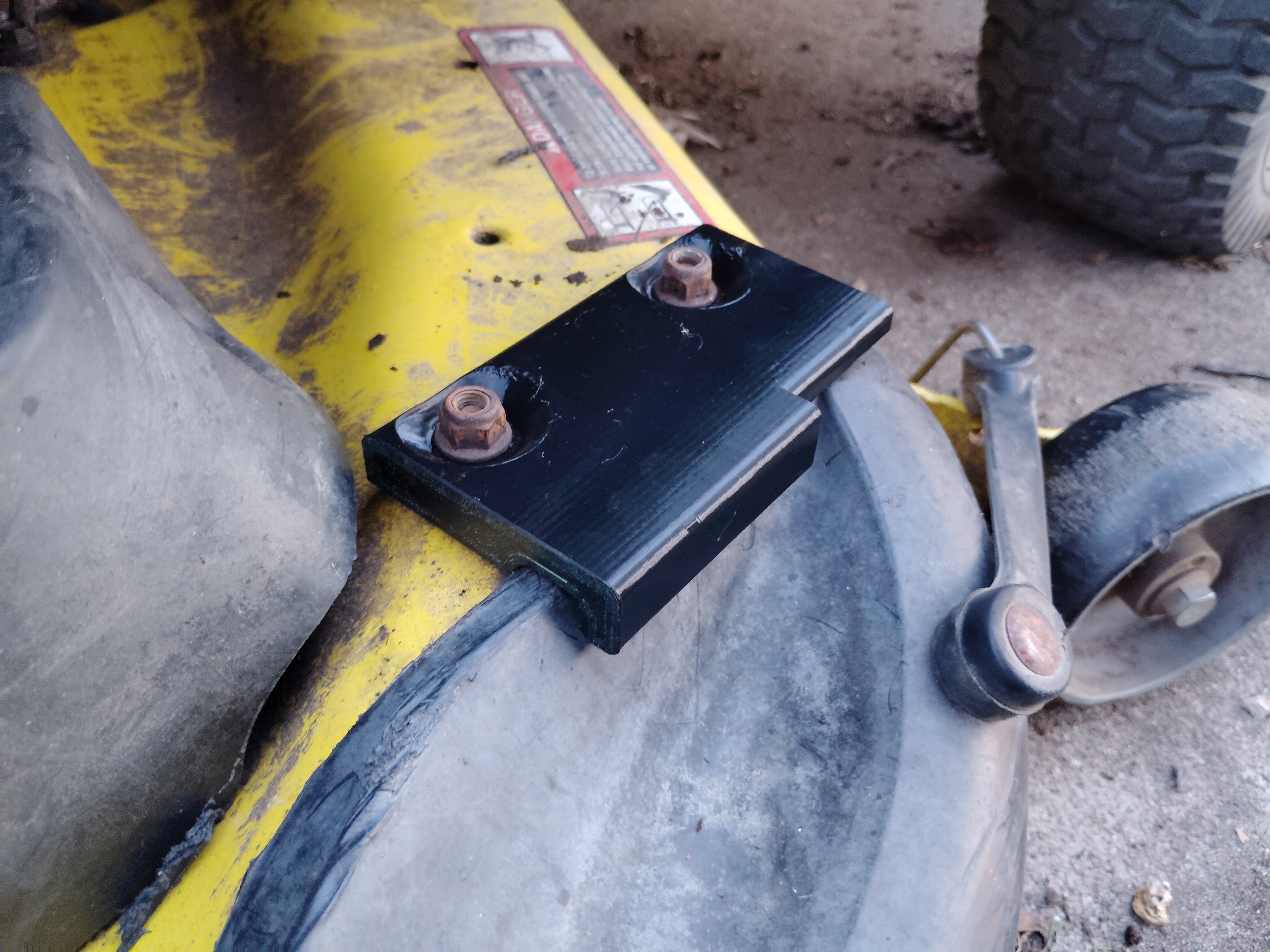 John Deere D140 48" mulch plug holder (48" deck)