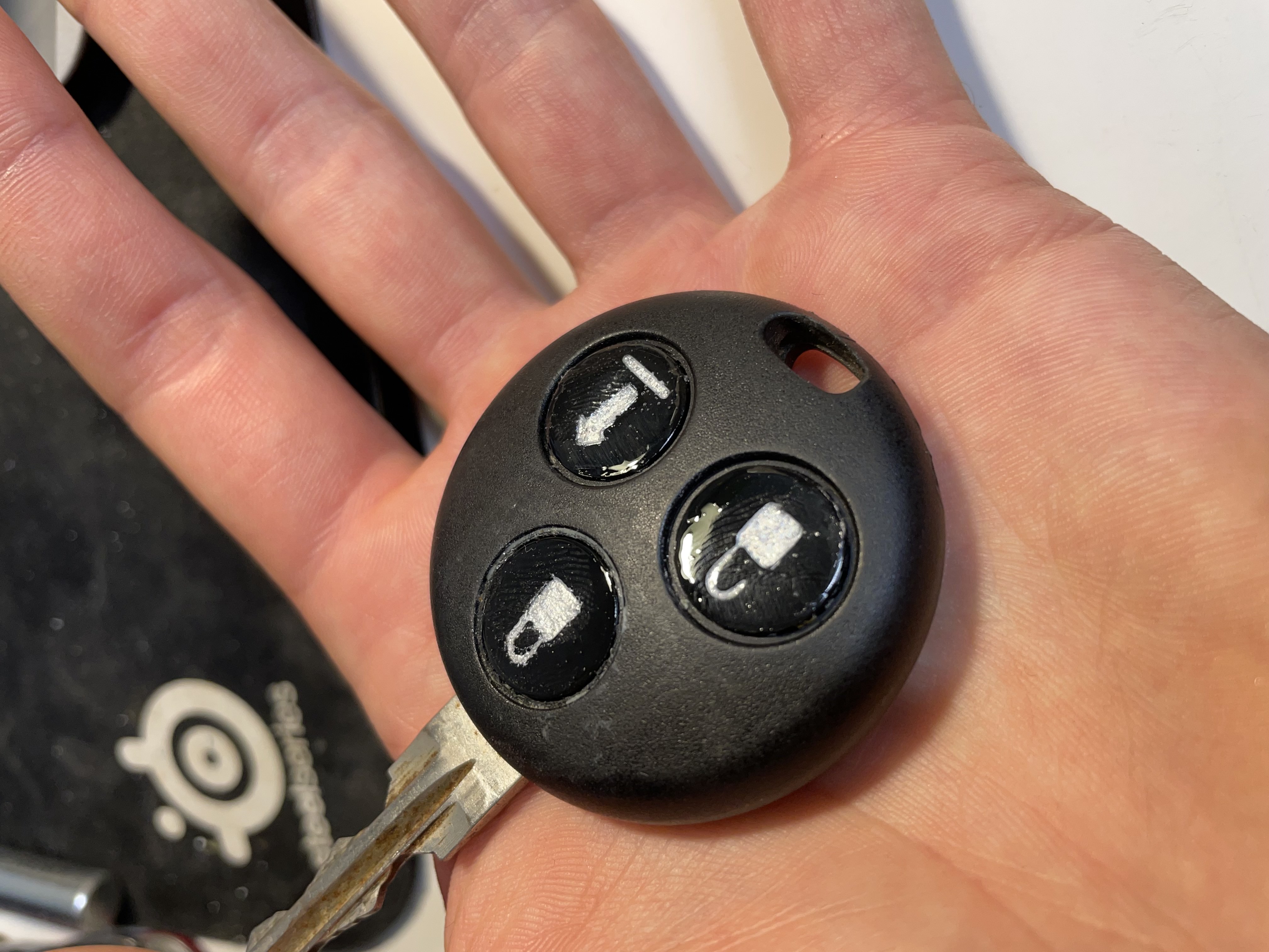 Smart car key fob fix by Sebastian Elek Download free STL model