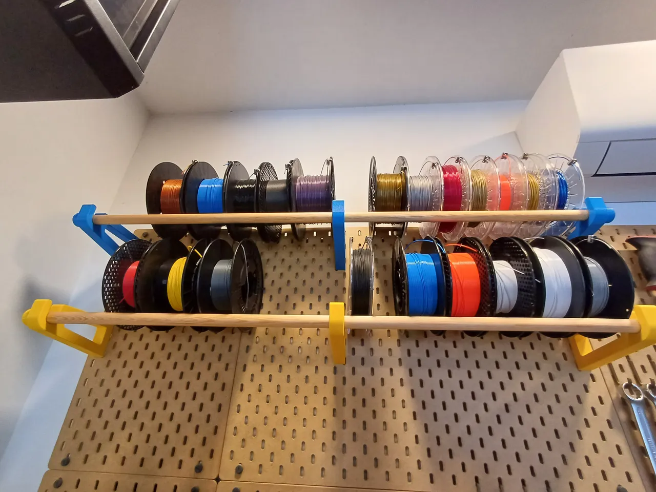 Filament spool holder for Ikea SKADIS by debolestis