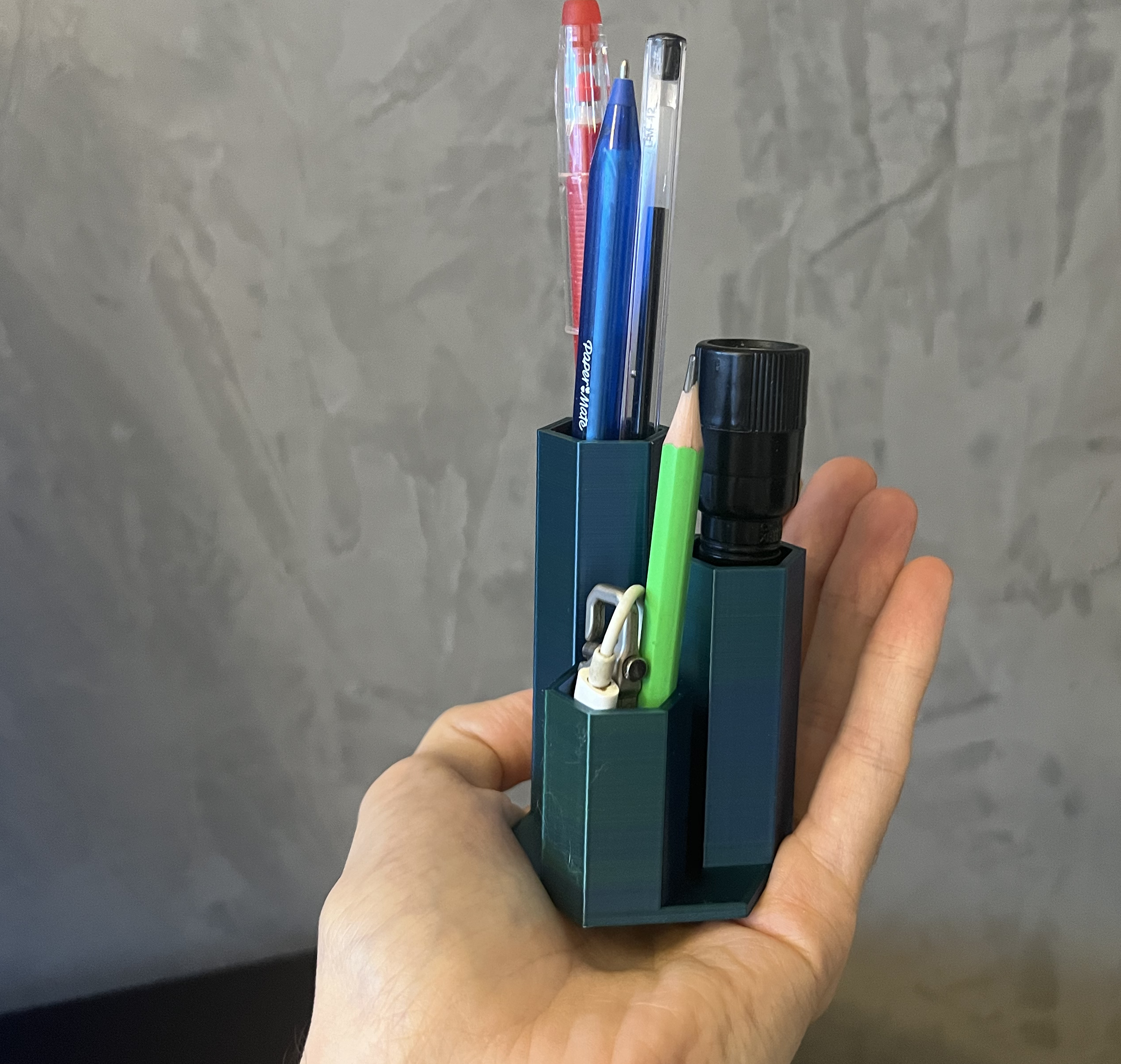 Pen holder design / Porte stylo original