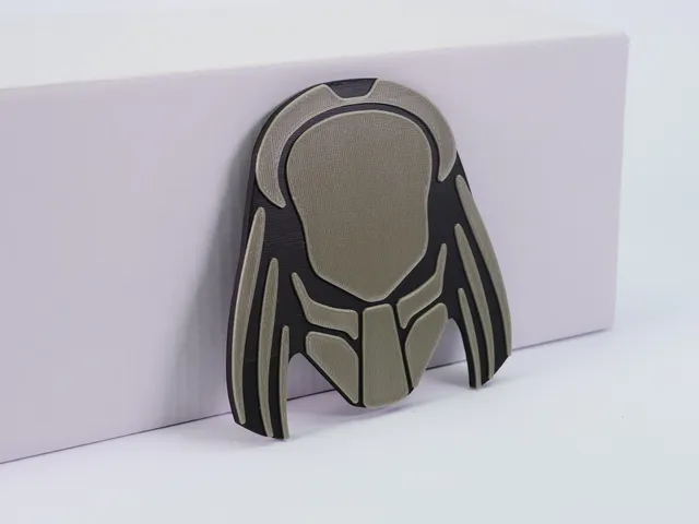 Predator Helmet Magnet