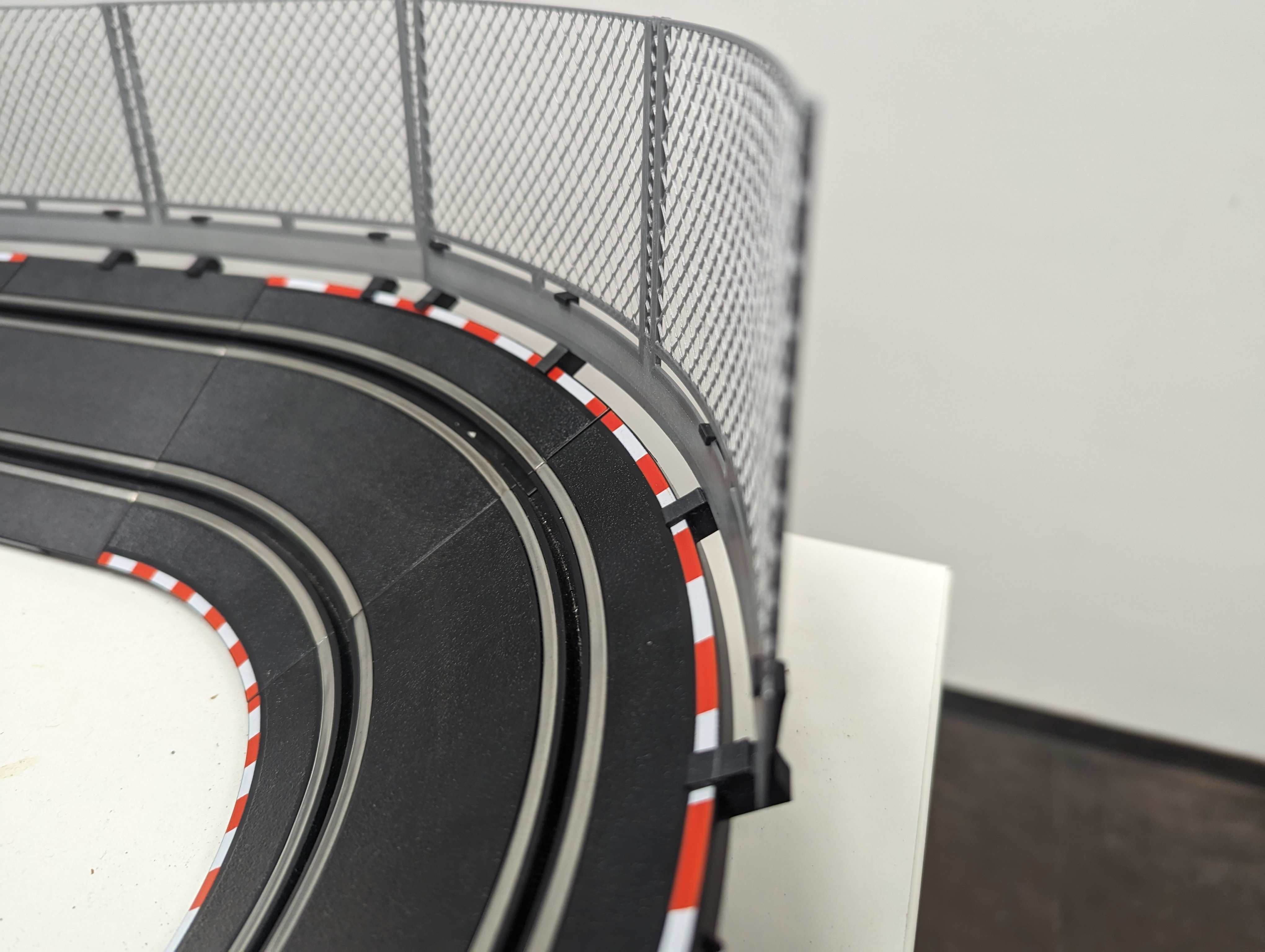 Safety Fence for steep curve racetrack