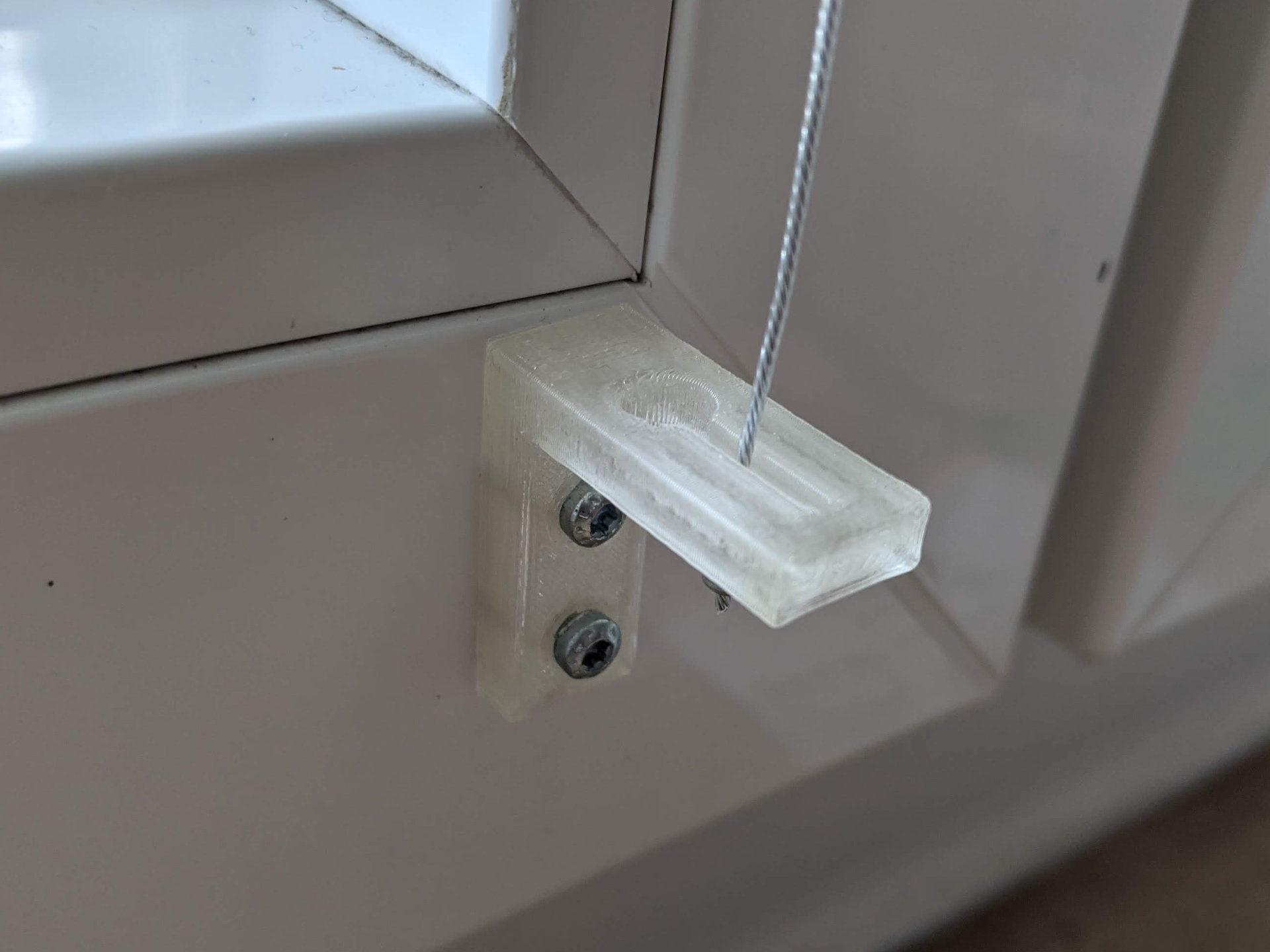 Angle for the cable on Hella window blinds (Spannwinkel)
