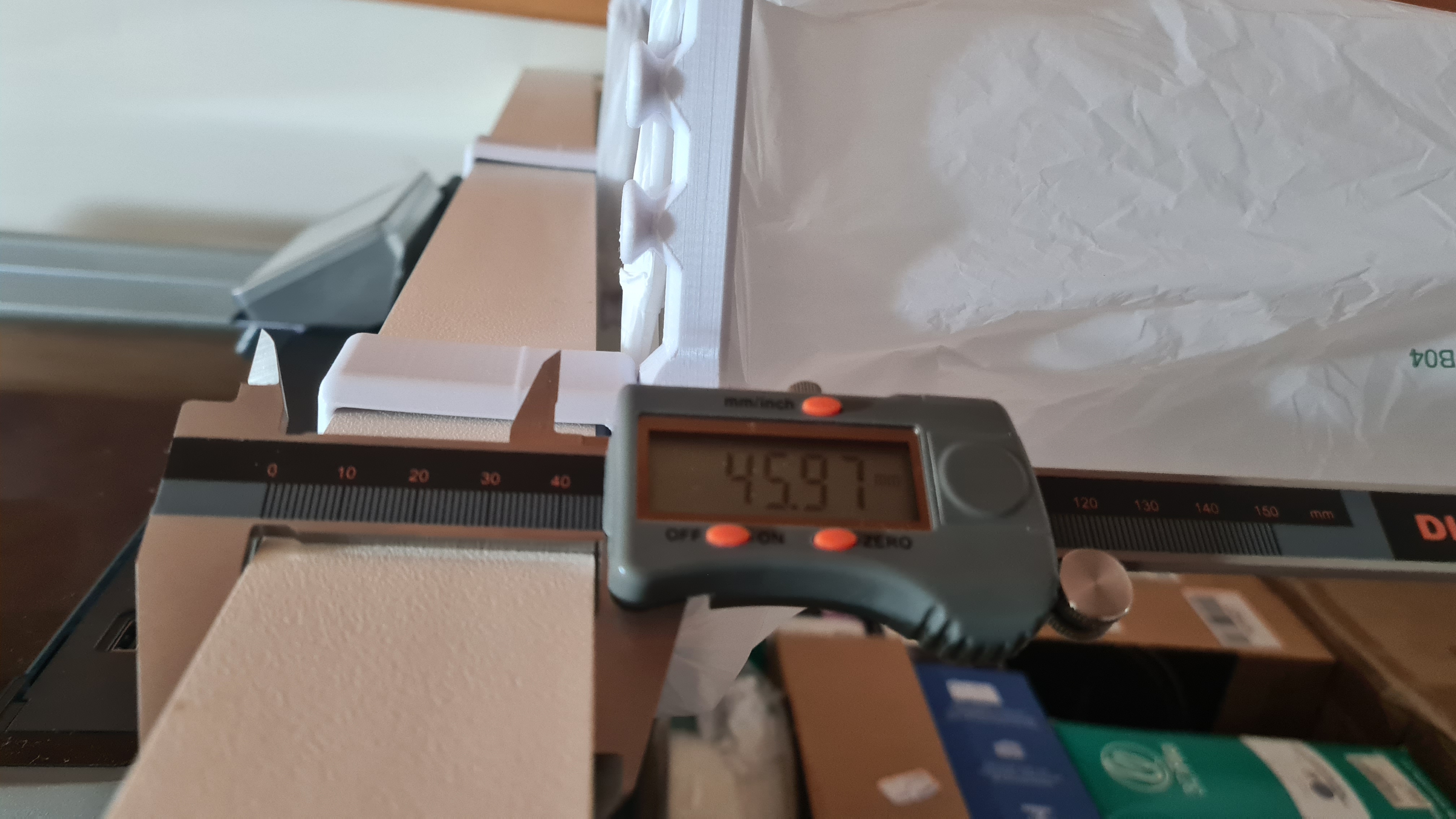Dust arm grip base for 46mm aperture