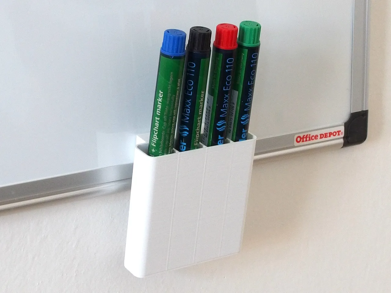 Marker holder on a magnetic board por Johny5 | Descargar modelo STL  gratuito 