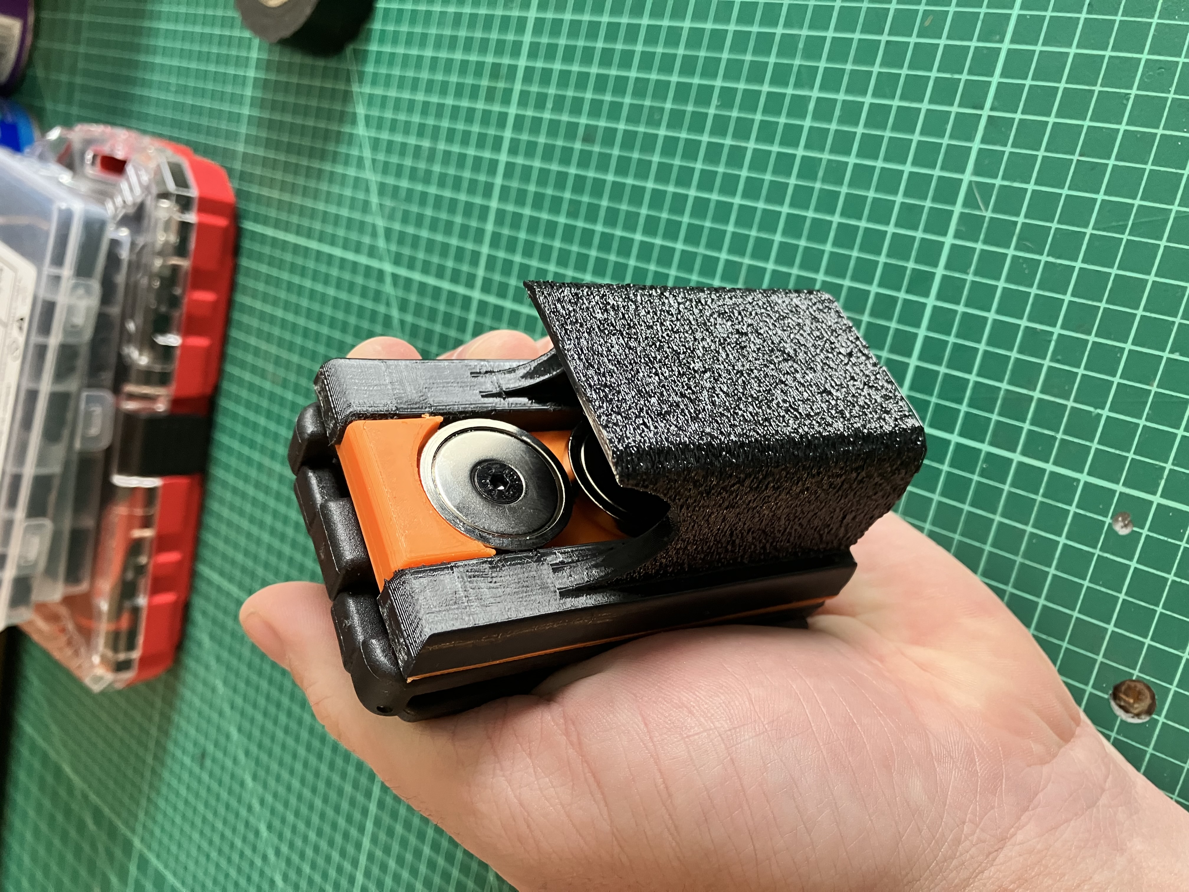 Magical Magnetic Magazine Manager (V1)