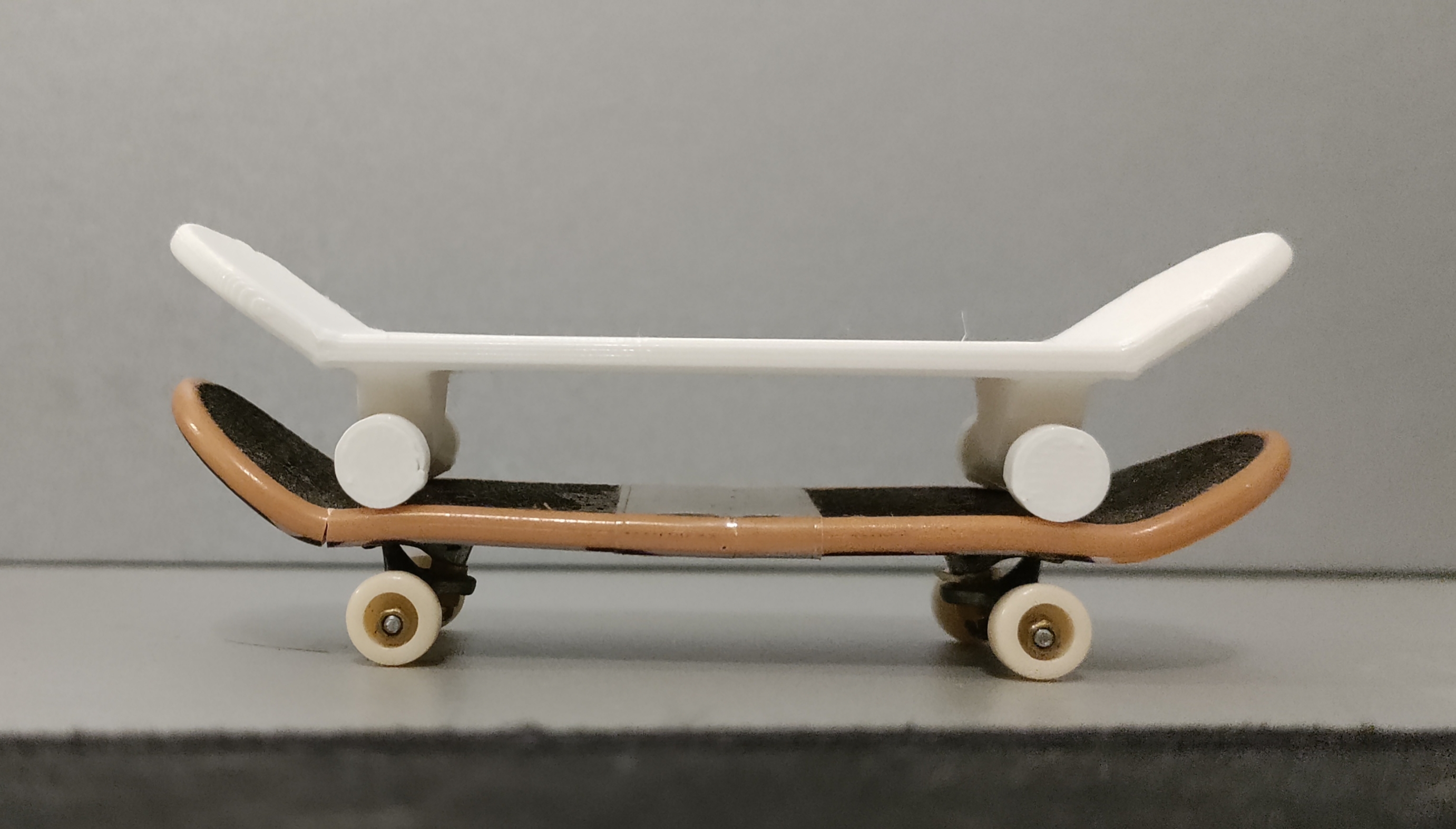 Skateboard for fingers (print in place) von AstigmaticEye Kostenloses