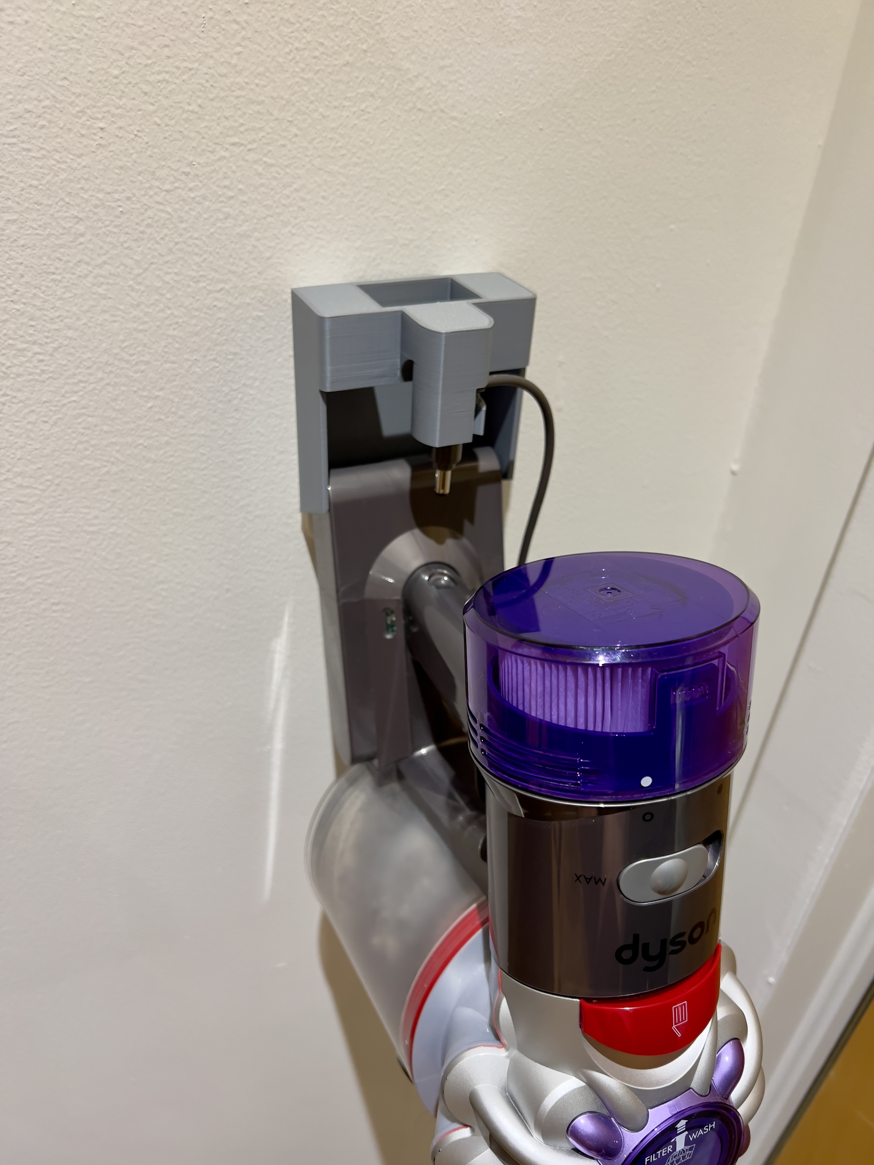 Dyson v8 Vertical Mount with Front Opening [remix] by Fernando Pena