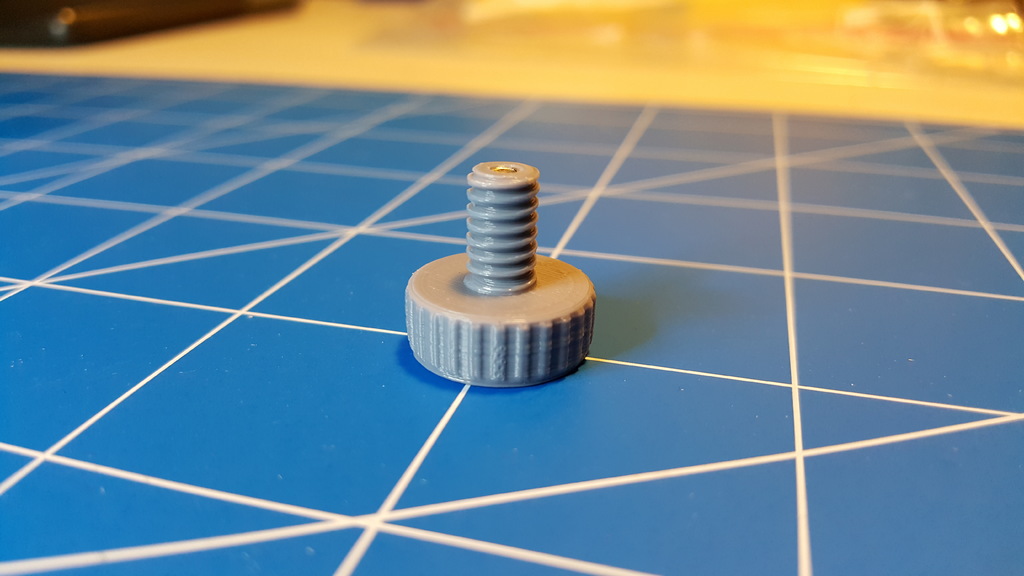 1/4" Camera Thumbscrew (reinforced) by MakerFunLab Download free STL