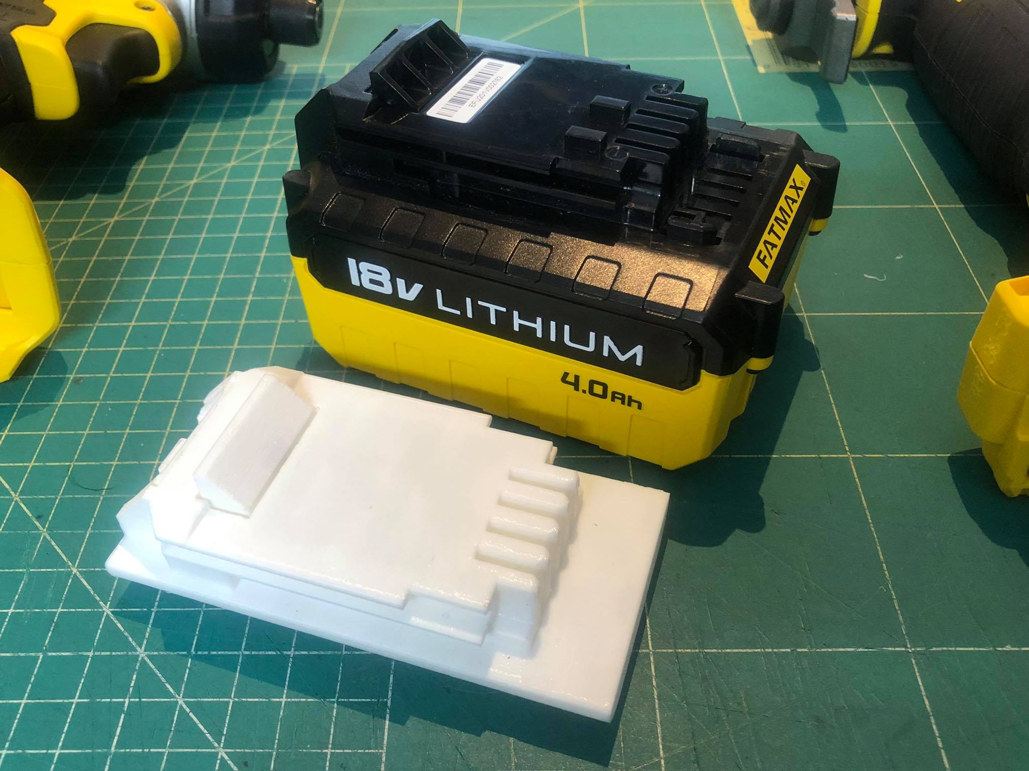Stanley FatMax Battery Mockup — miniatura 7