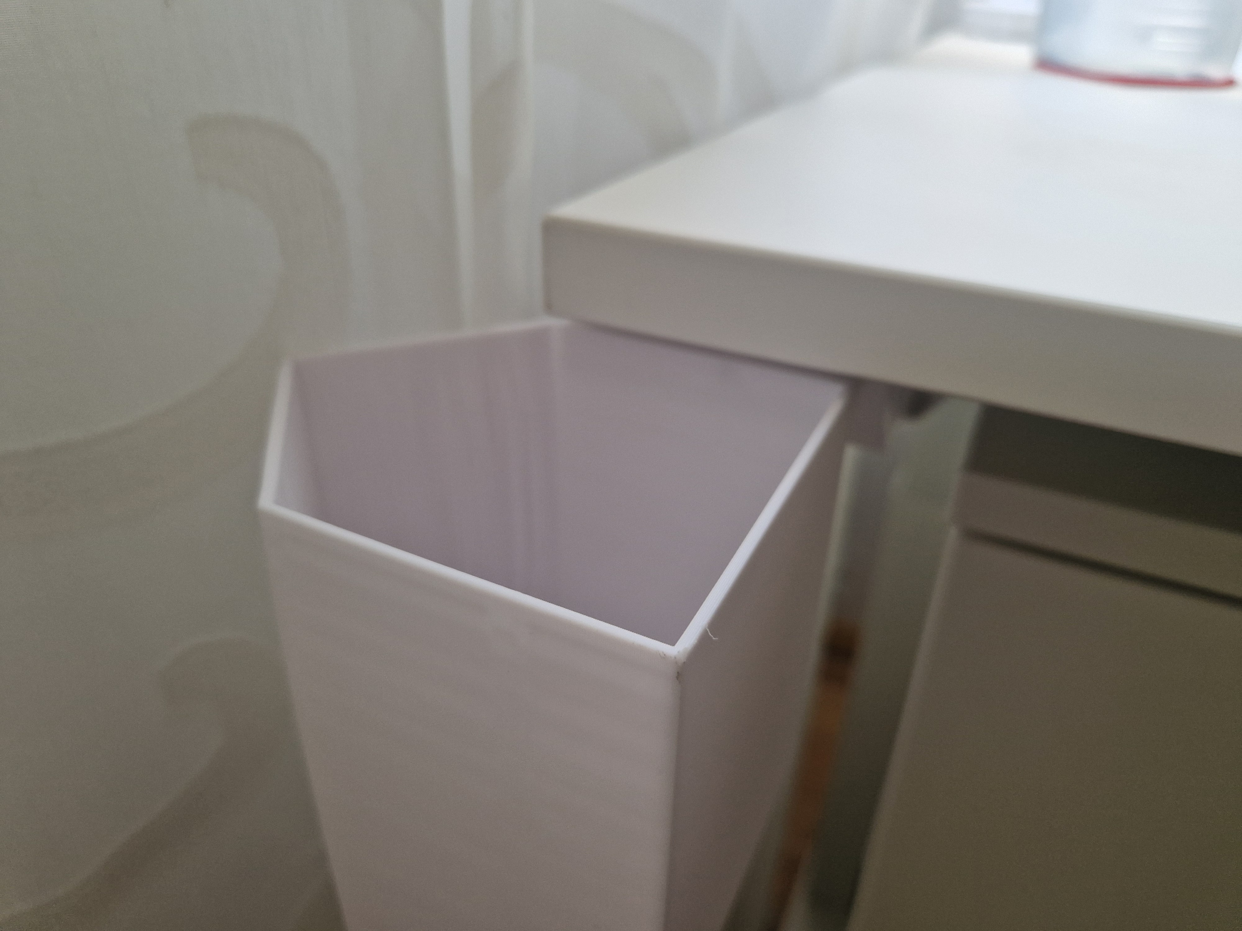 Trash Can for IKEA Mittzon Table (attaches to headphone bracket, no tools needed)