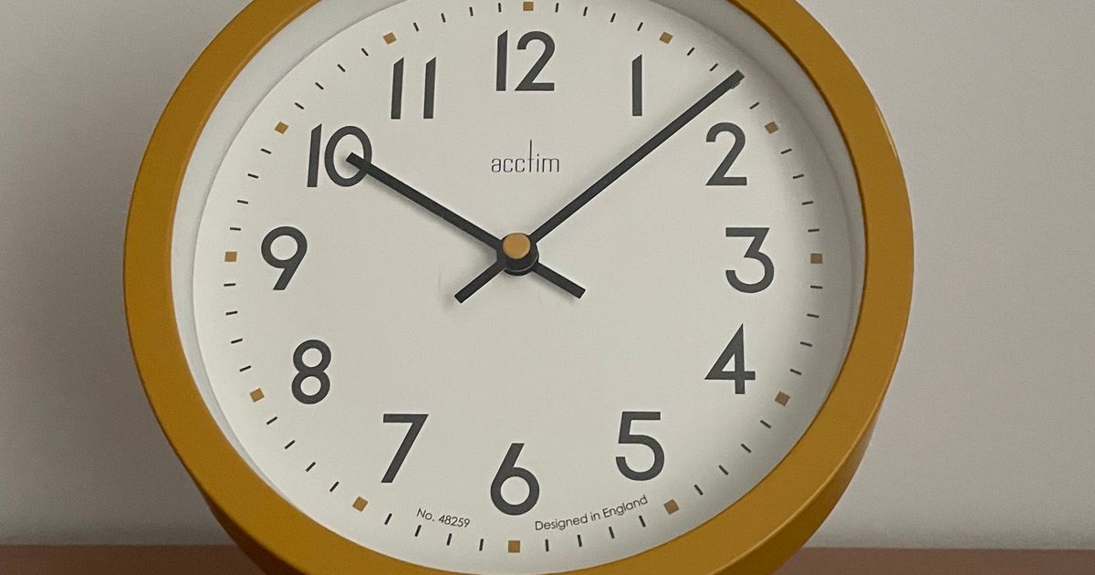 IKEA Wall Clock to Table Clock Stand by ChalkySparks Download free STL model