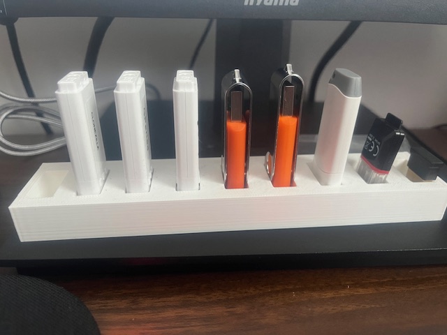 Holder for 9 pendrives