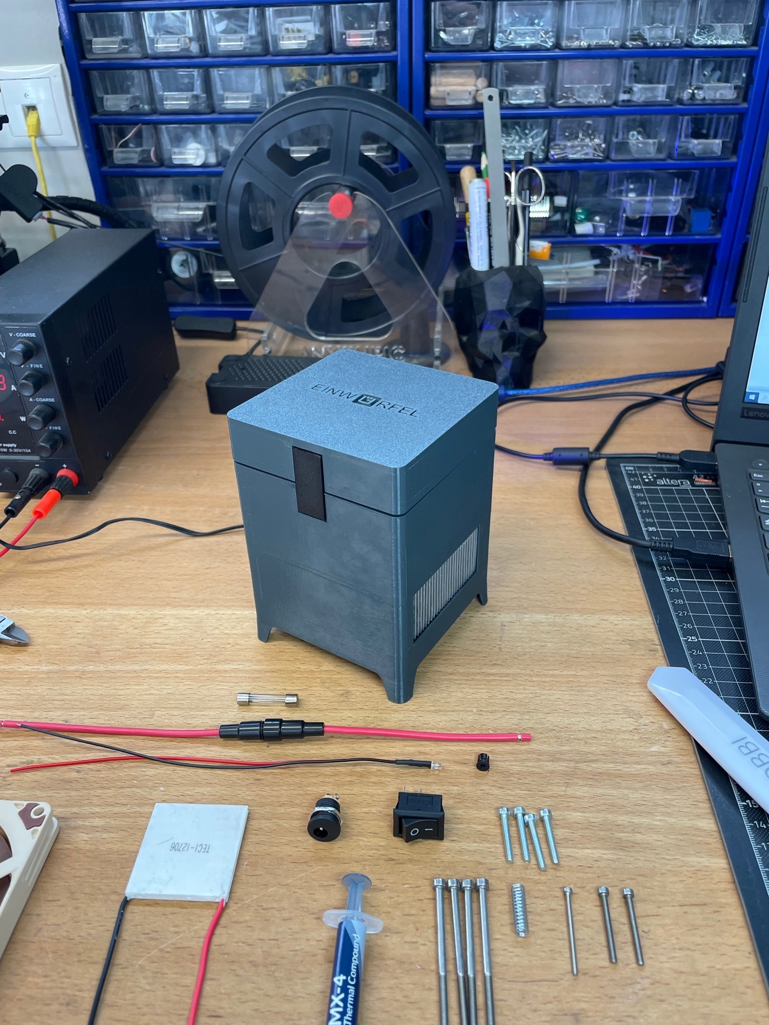 Icecubemachine, Eiswürfelmaschine für Camping (EINWÜRFEL)